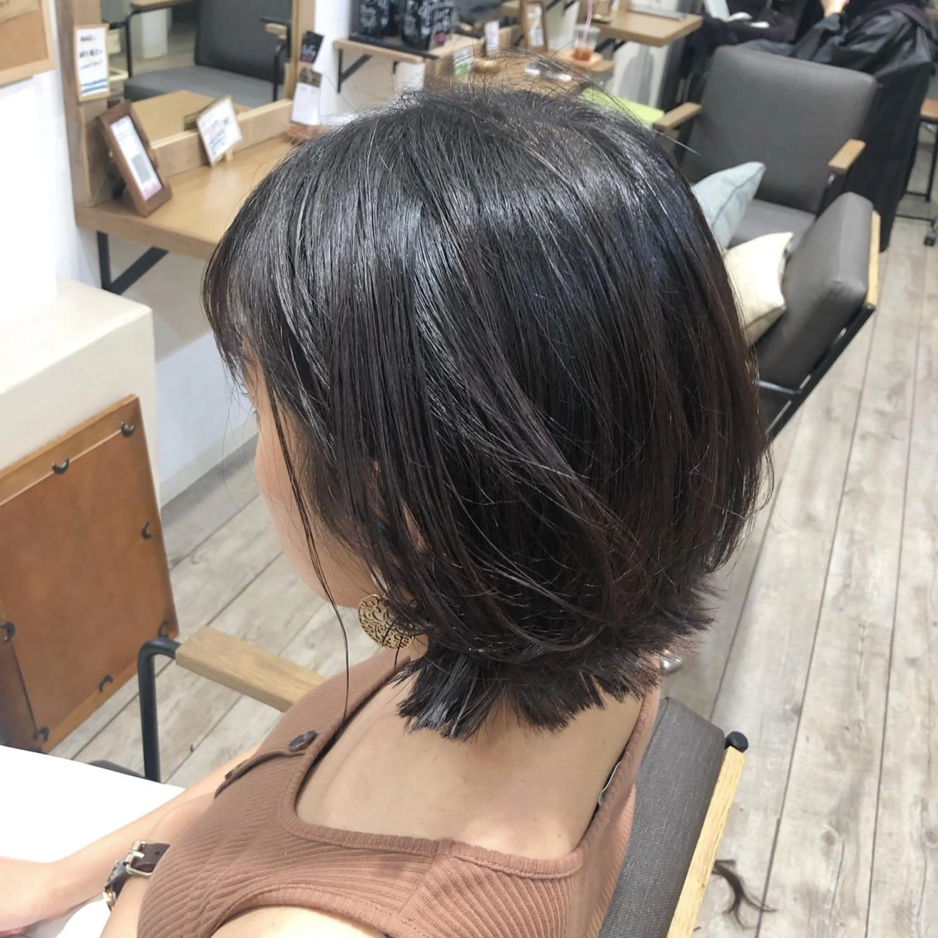 ショート カラー ヘアアレンジ 黒髪 ナチュラルブラック ショートヘア カット ヘアカラー トリートメント 顔周りカット・相談 レイヤーも◎しずくのヘアスタイル