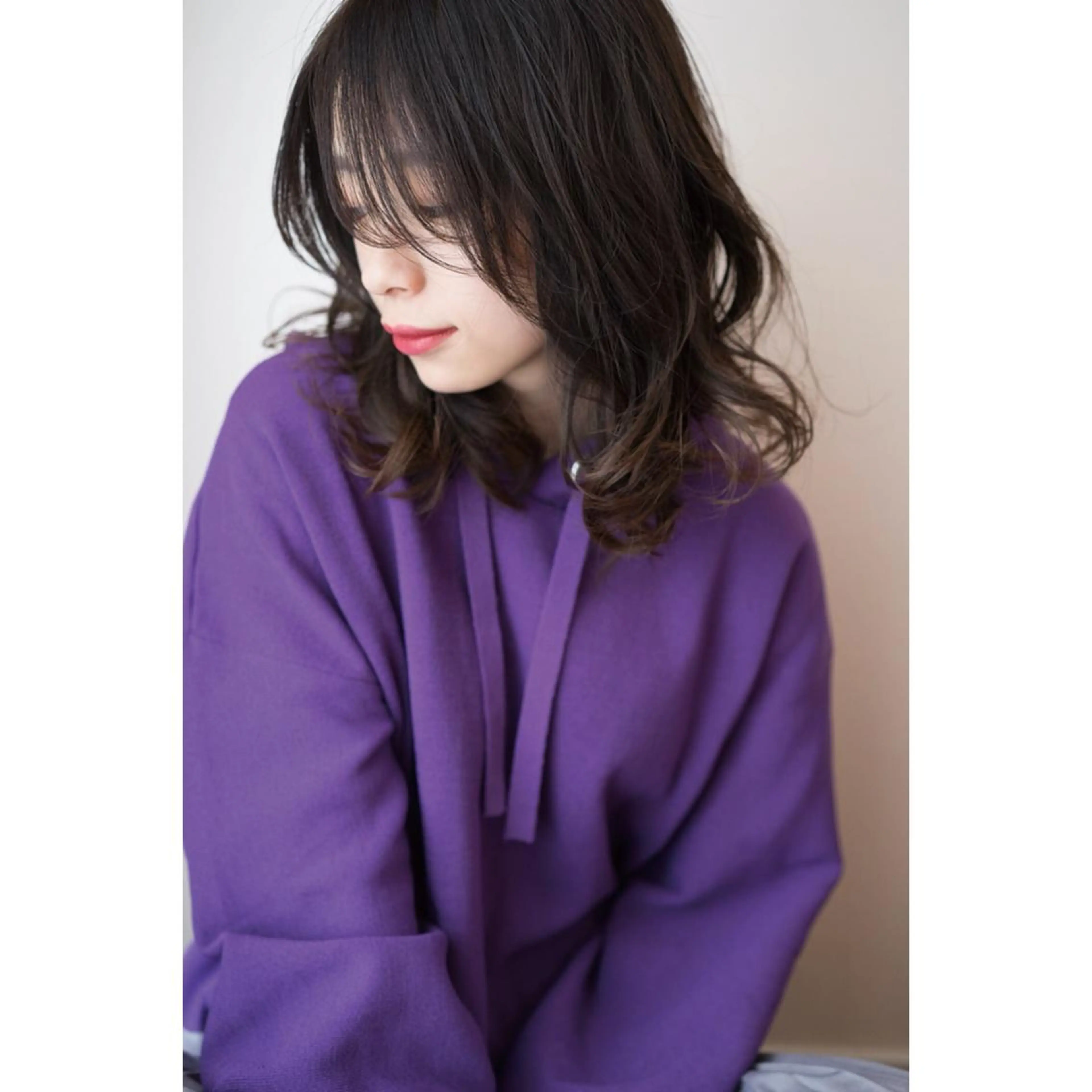 セミロング パープルカラー カット パーマ トリートメント 黒崎 伸治のヘアスタイル