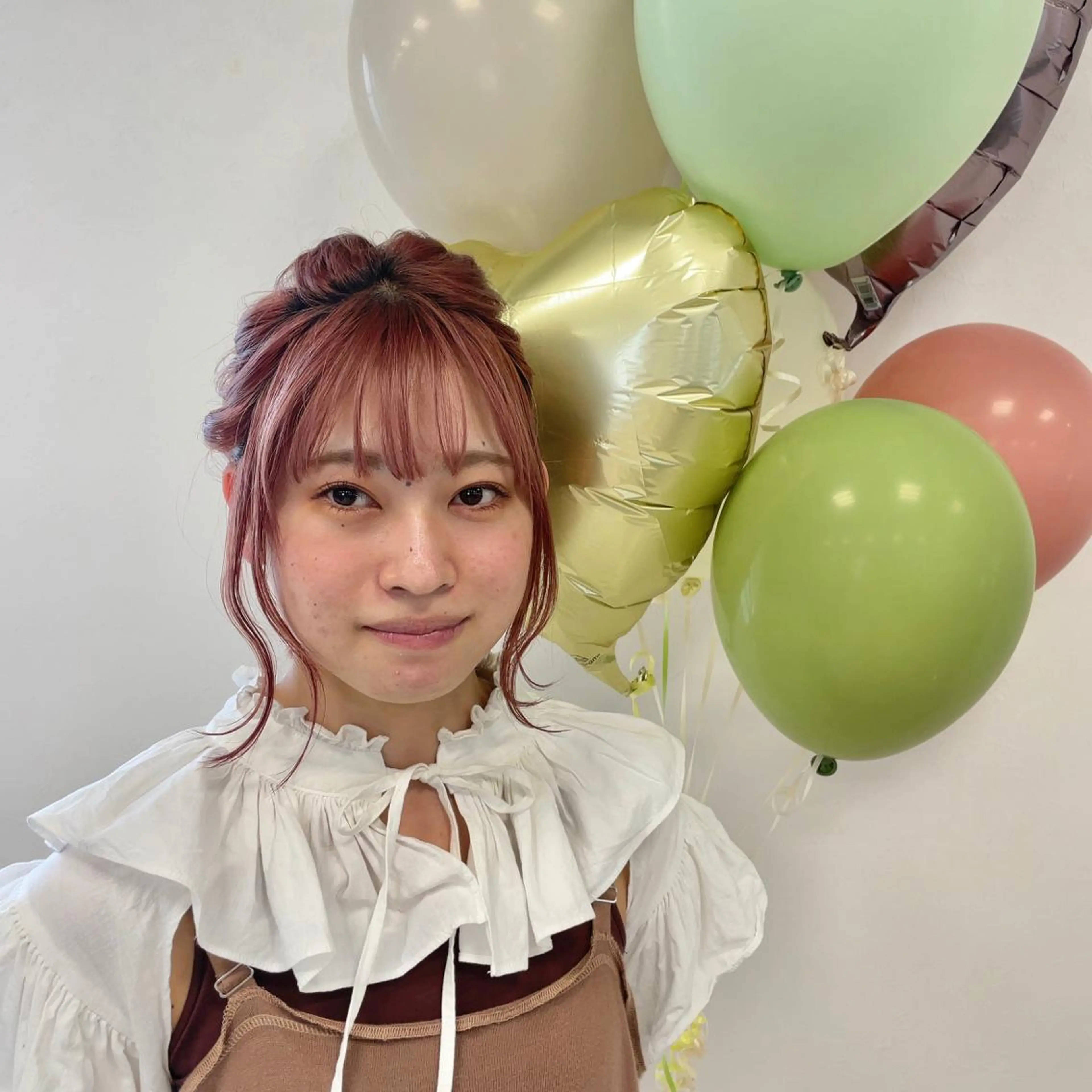 ショート カラー ヘアアレンジ ブリーチ ピンクカラー 山田 里美のヘアスタイル