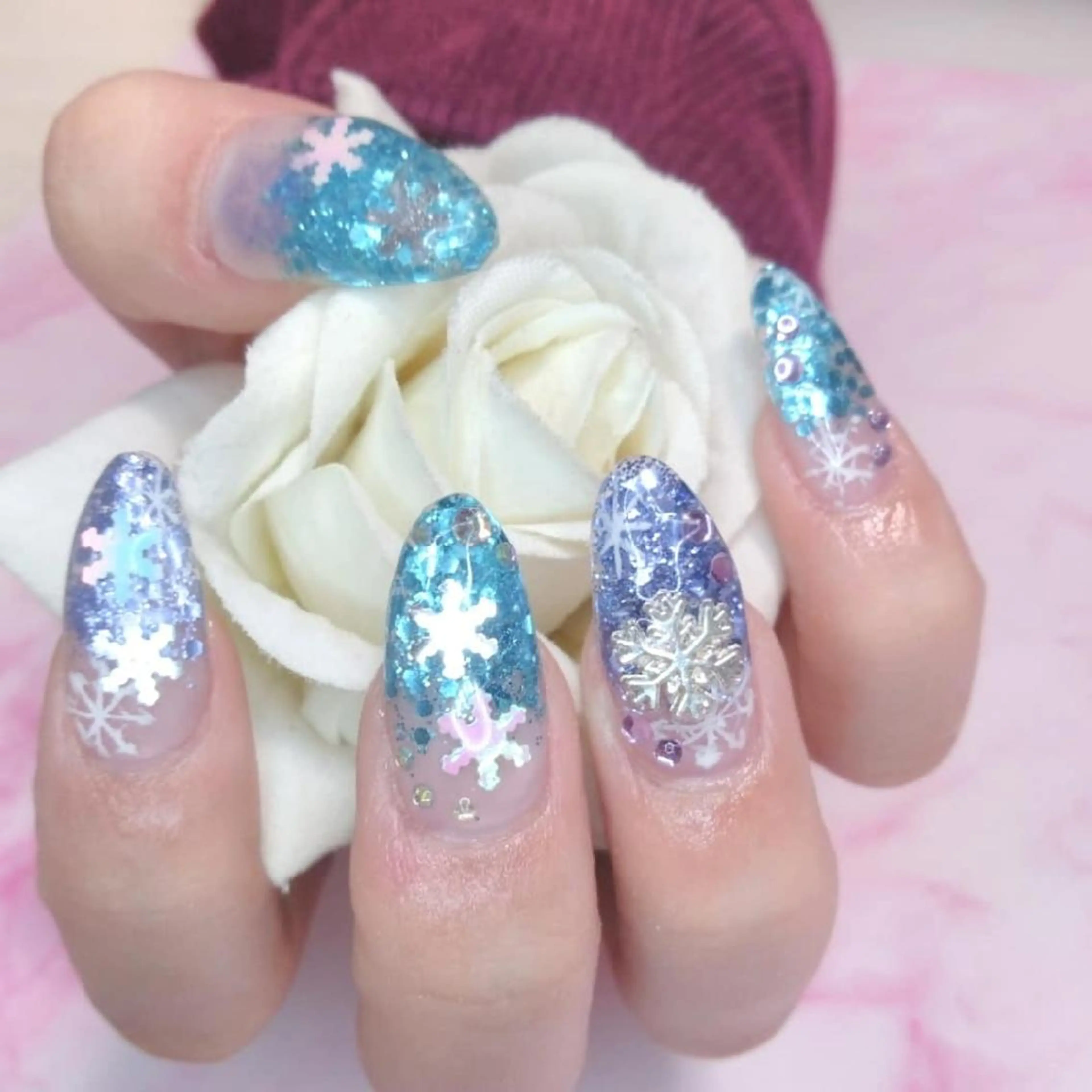 ネイル エステとネイル ローズコンフォートのネイルデザイン