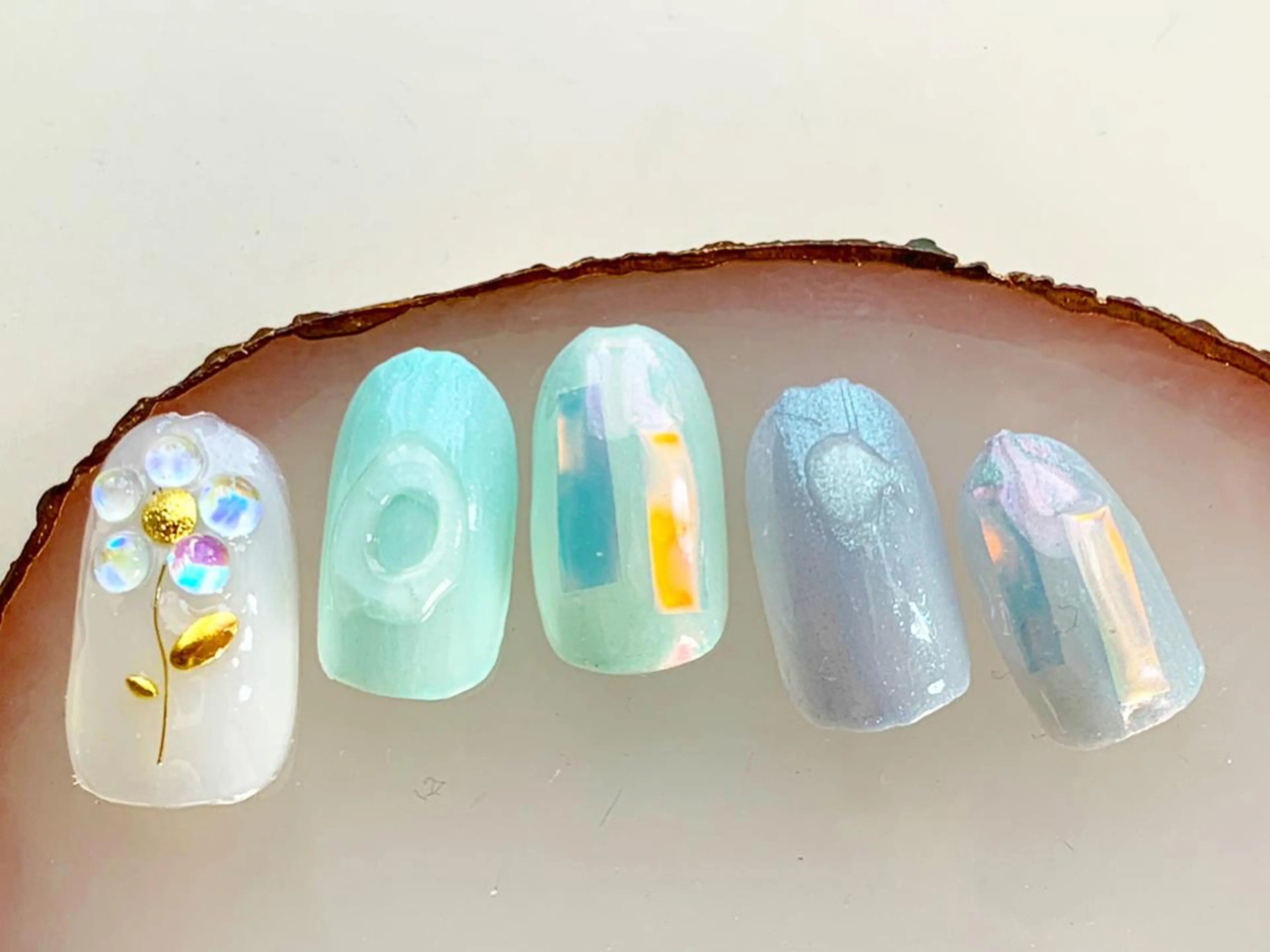 ネイル 新山 聖のネイルデザイン