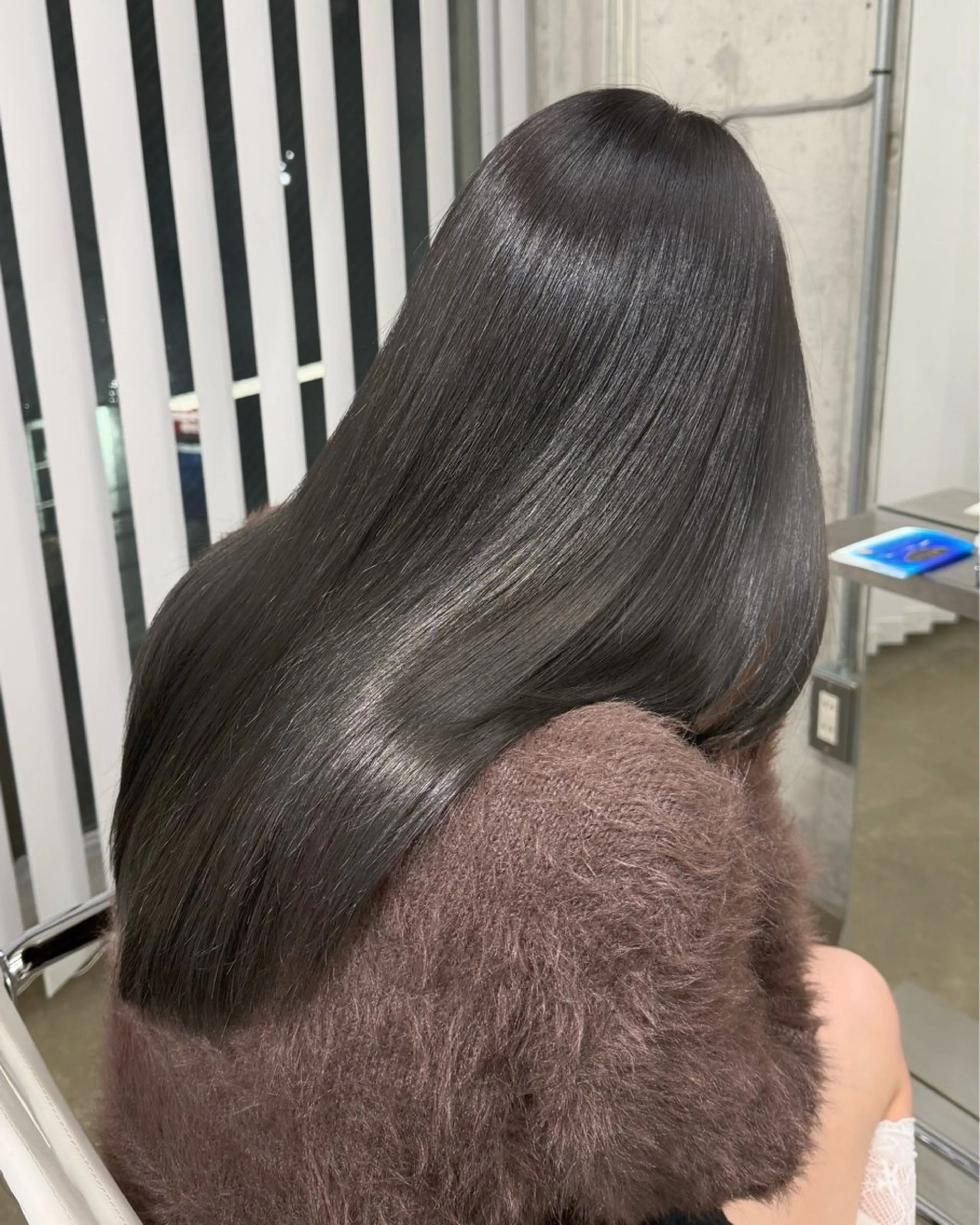 セミロング カラー ブリーチ ダークグレー ダブルカラー カット ヘアカラー トリートメント 高橋大樹/グレージュ 透明感/髪質改善のヘアスタイル