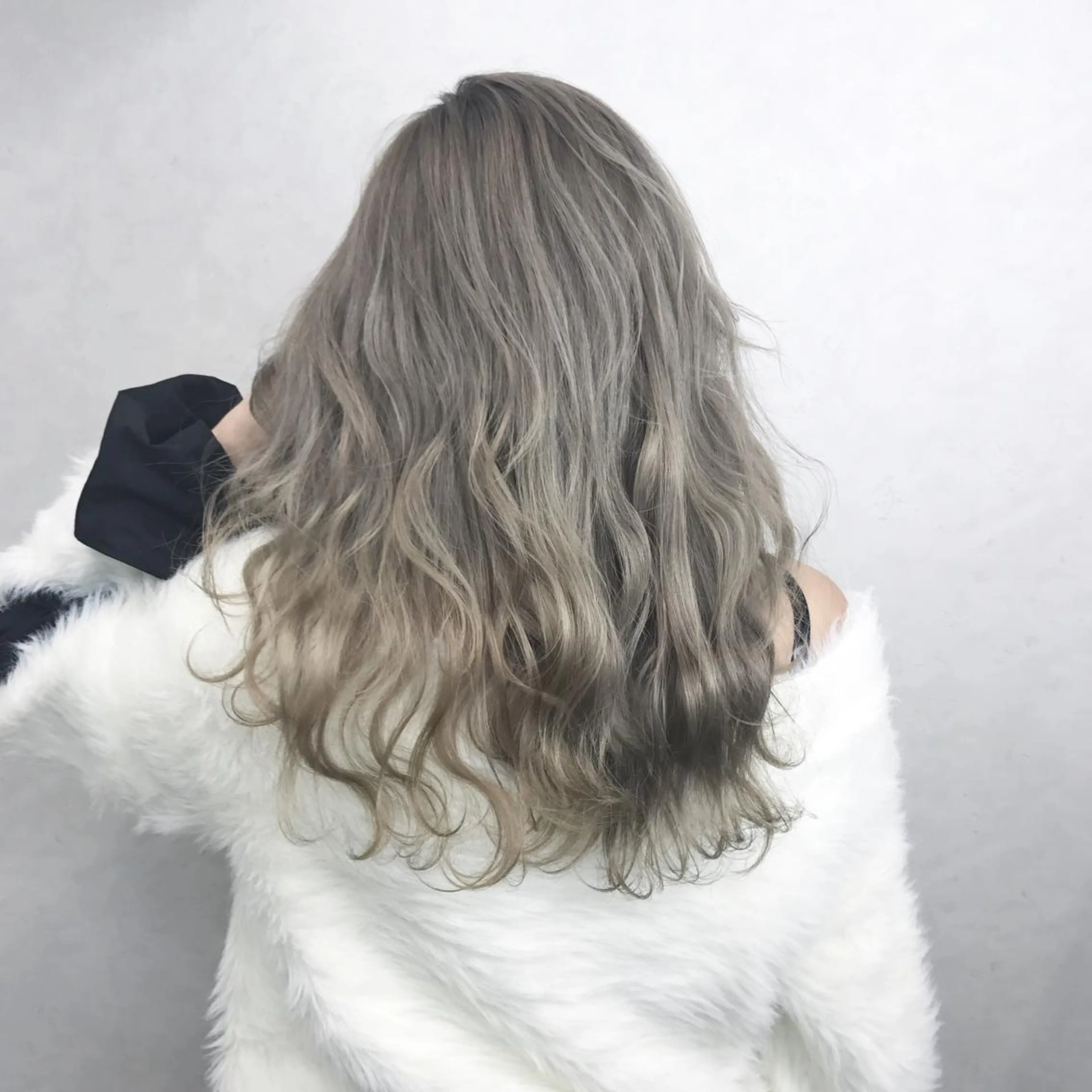 セミロング カラー TATSUYA アートディレクターのヘアスタイル