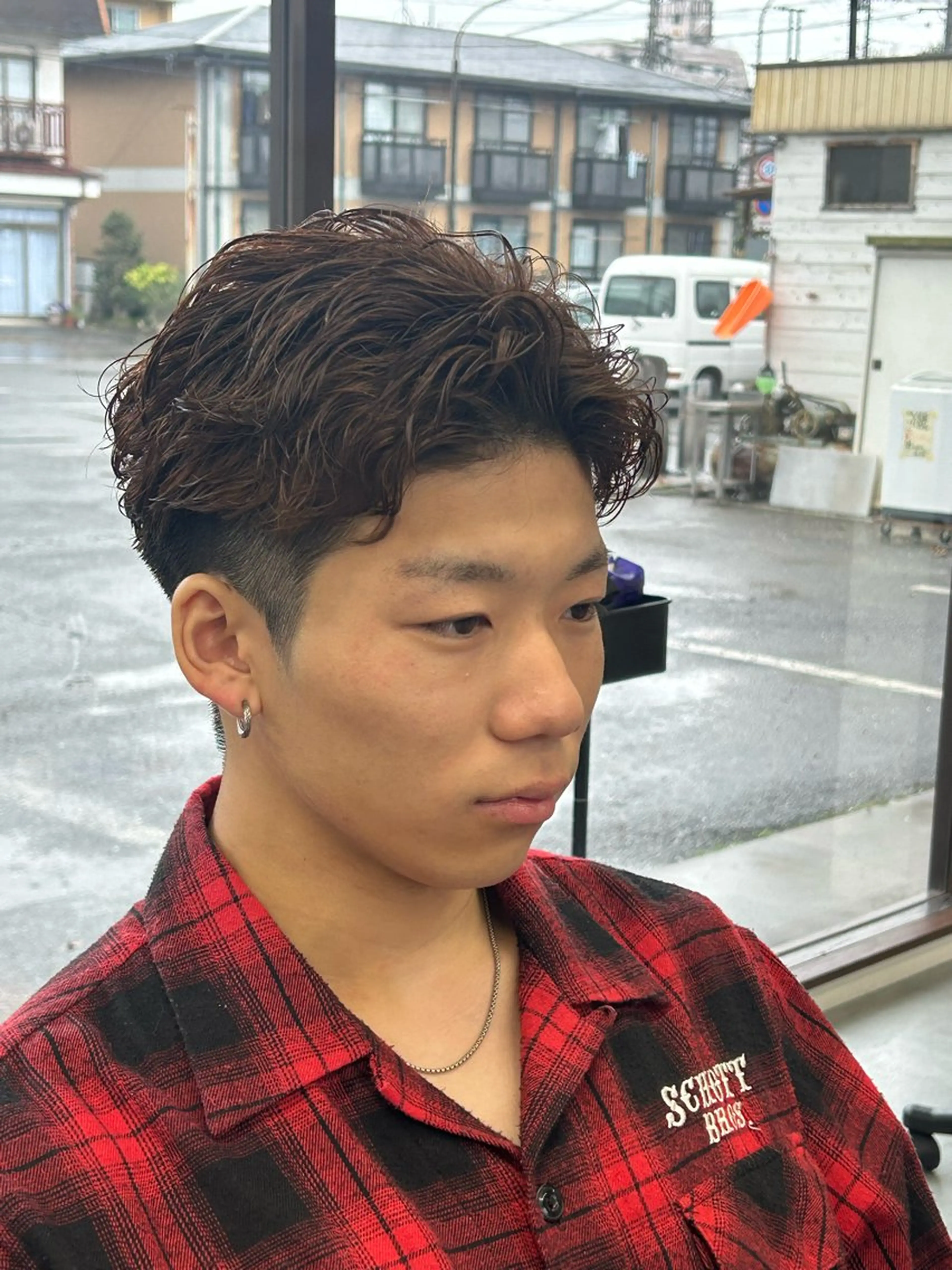 ショート パーマ メンズ センターパート フェードカット マッシュ メンズパーマ スペインカール パーマ 宮下 遼太のヘアスタイル