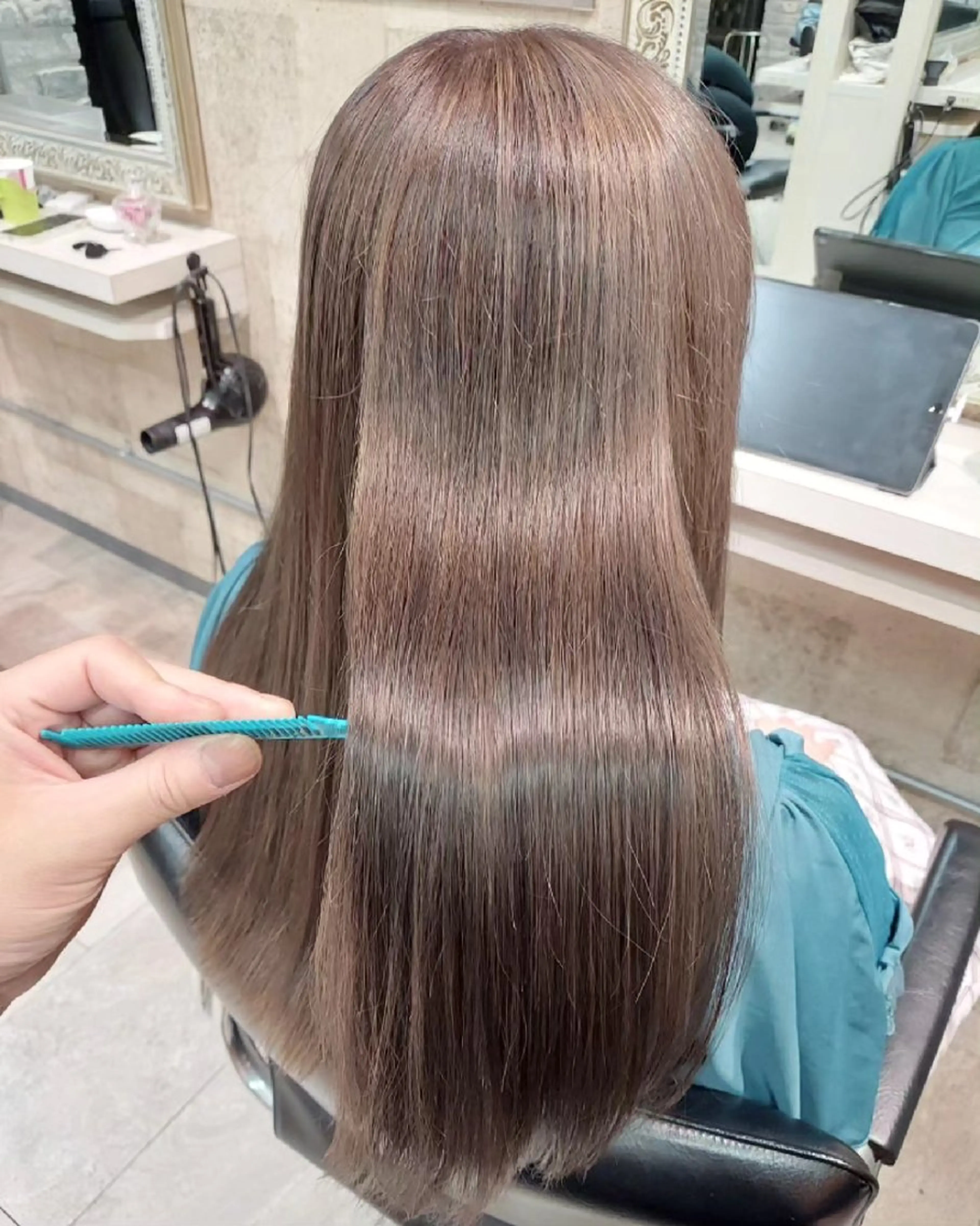 ロング カラー グレージュ ヘアカラー トリートメント ブリーチ・ハイトーン 特化🎉内山のヘアスタイル