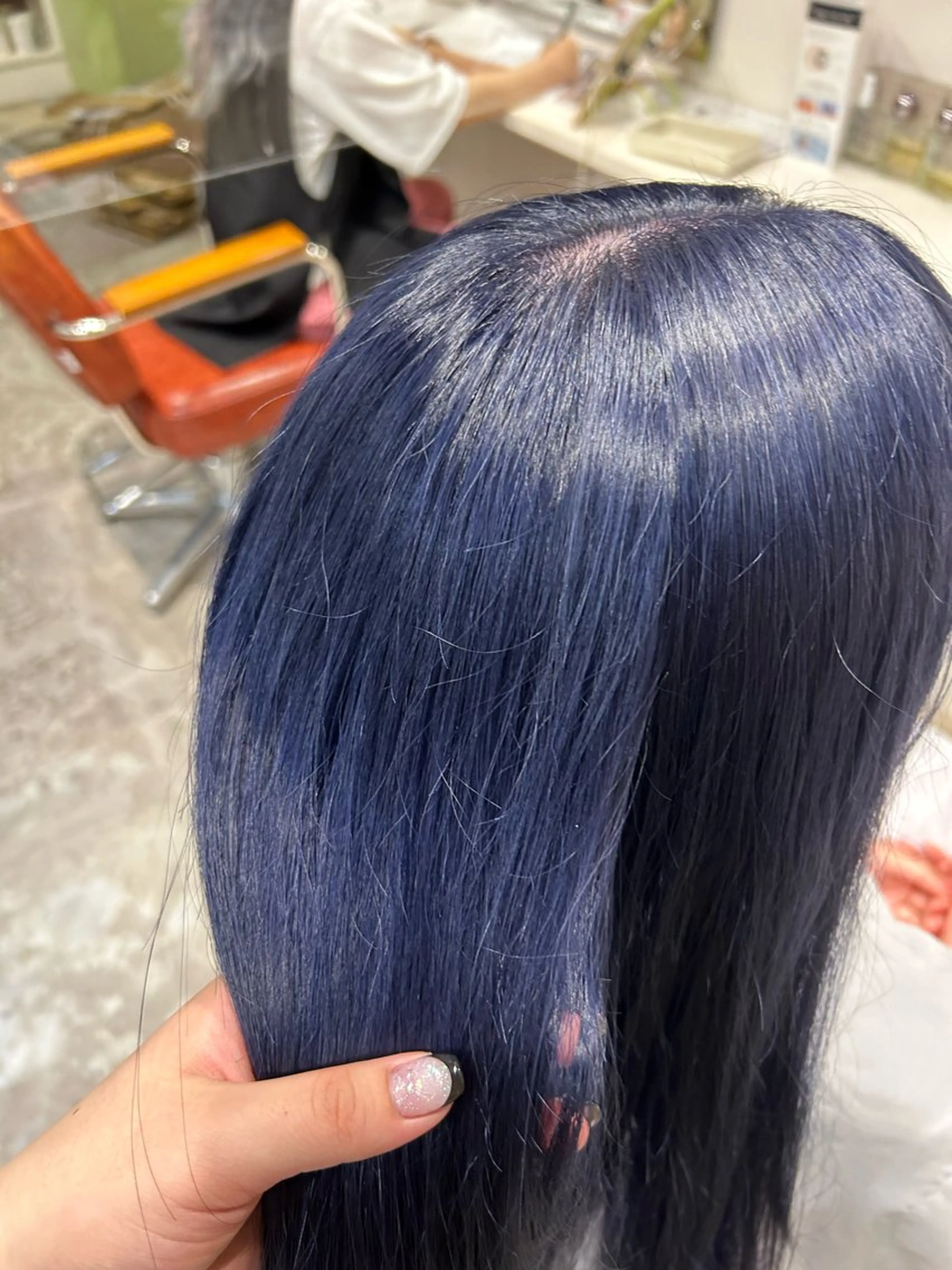 カラー ブリーチ ブルーカラー moi所属・野田 千聖のヘアスタイル