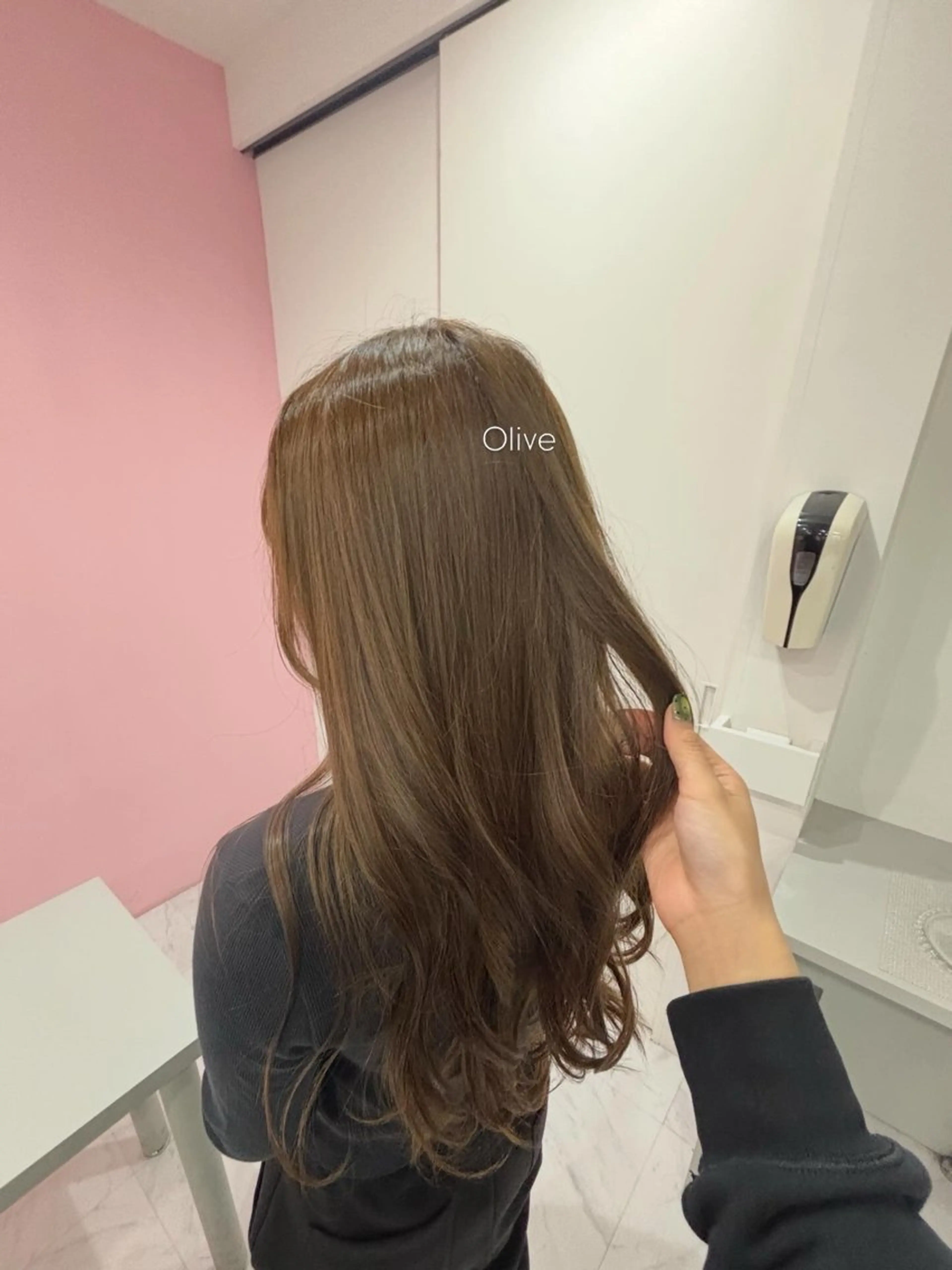 ロング カラー ヘアカラー 大岡 芽依のヘアスタイル