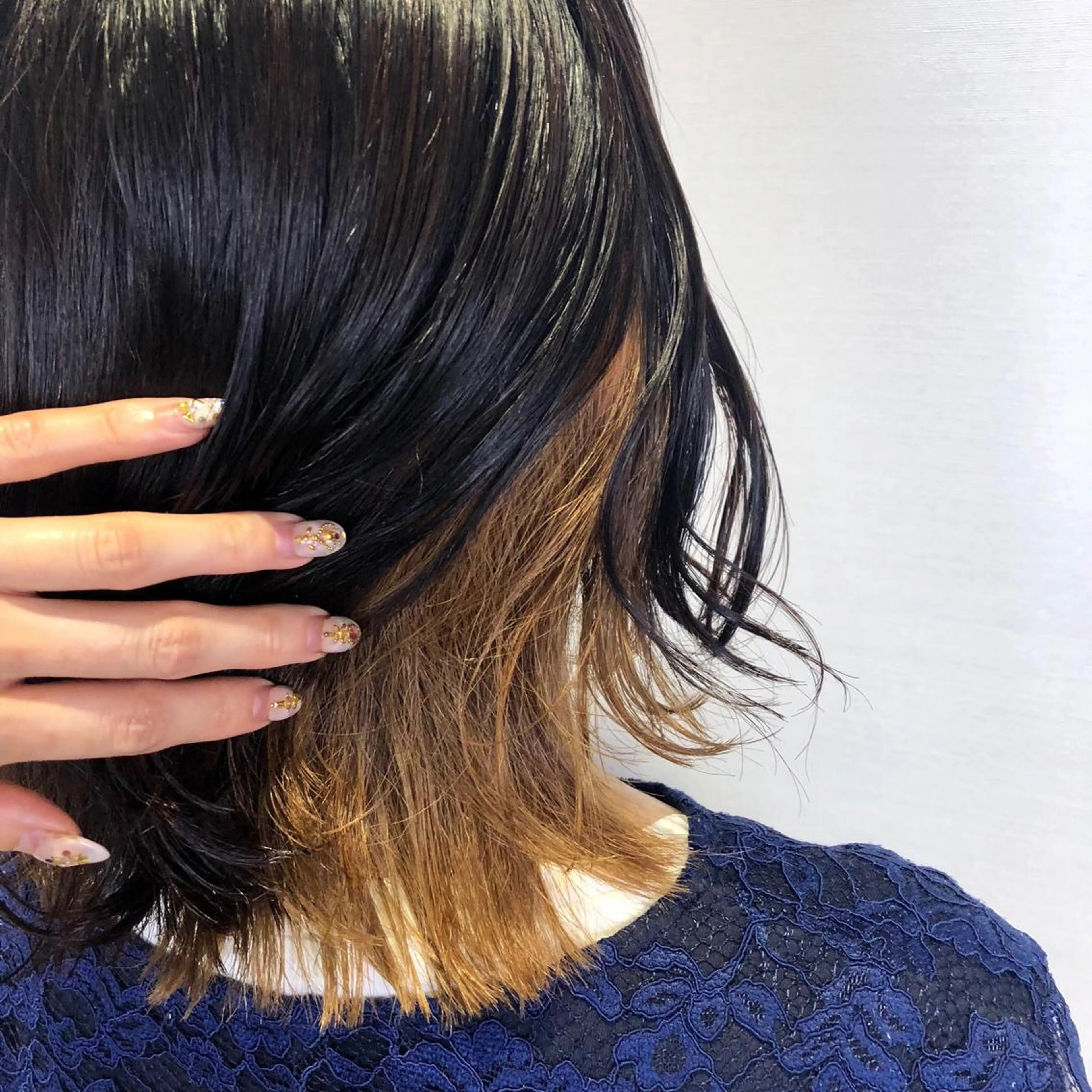 ショート カラー インナーカラー 小顔レイヤー/ ベージュ🤍Rieのヘアスタイル