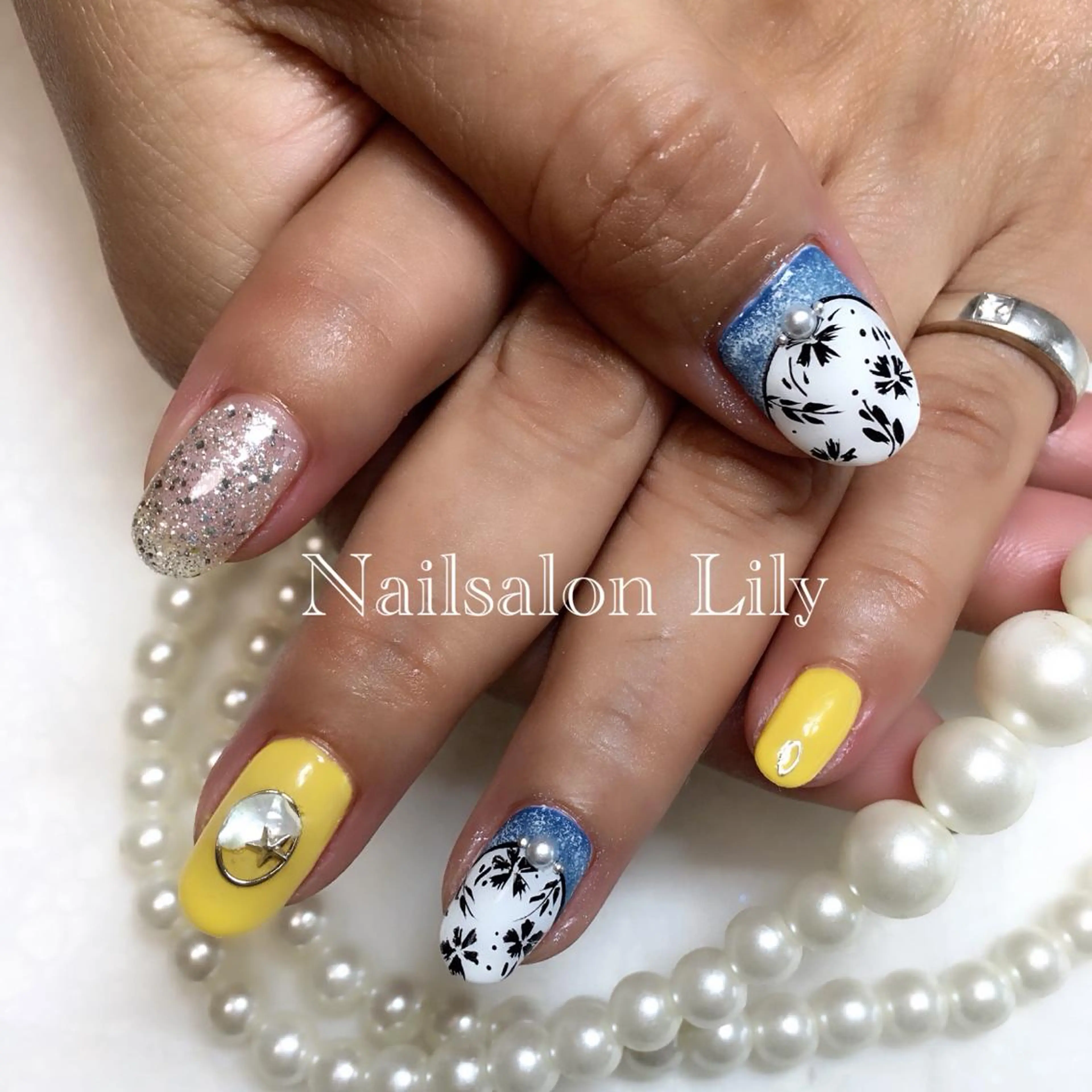 ネイル フラワーネイル Lily*nail 🌻Mii🌻のネイルデザイン