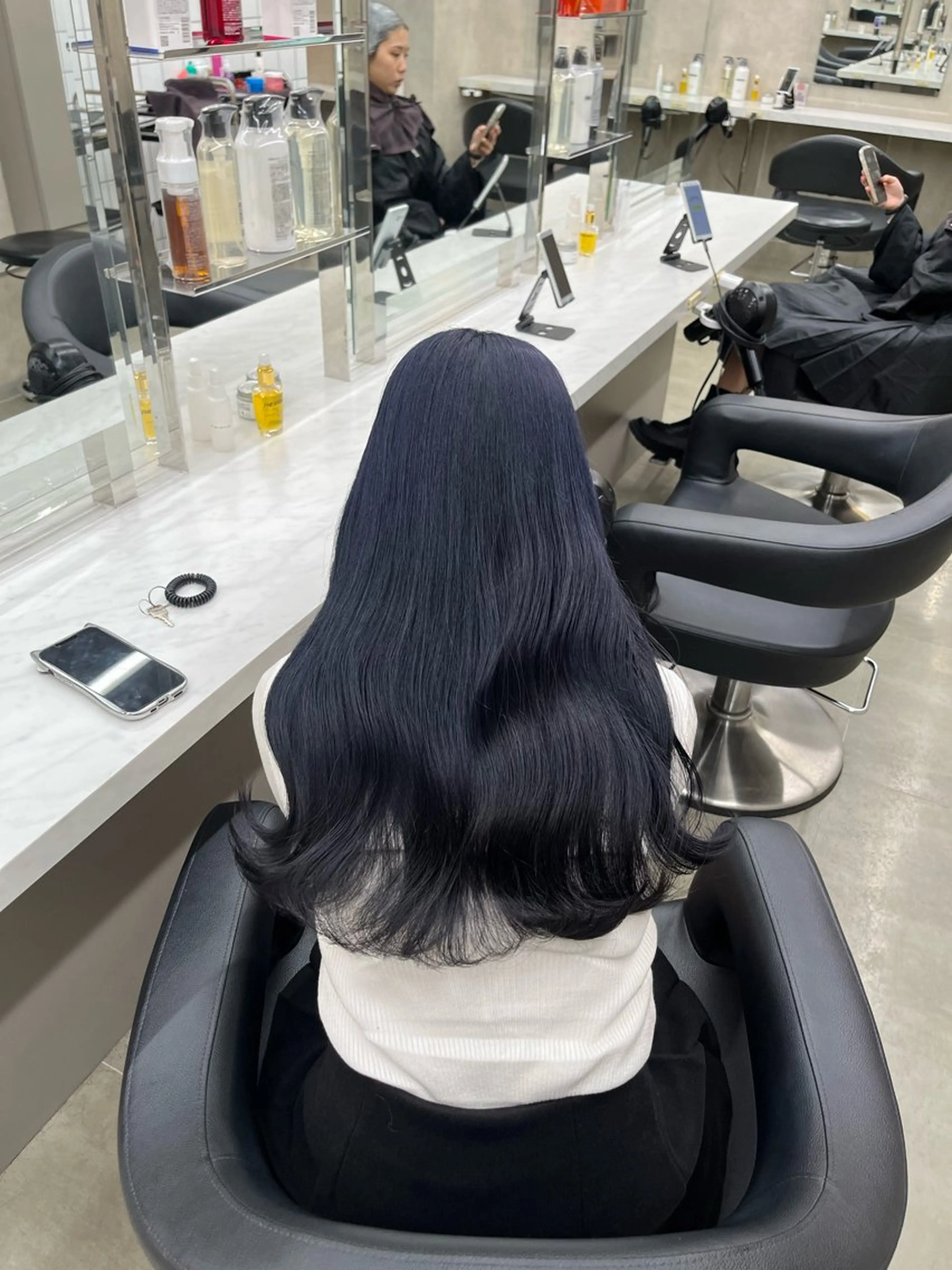 ロング 寒色＆ブリーチ特化 寒色MiOのヘアスタイル