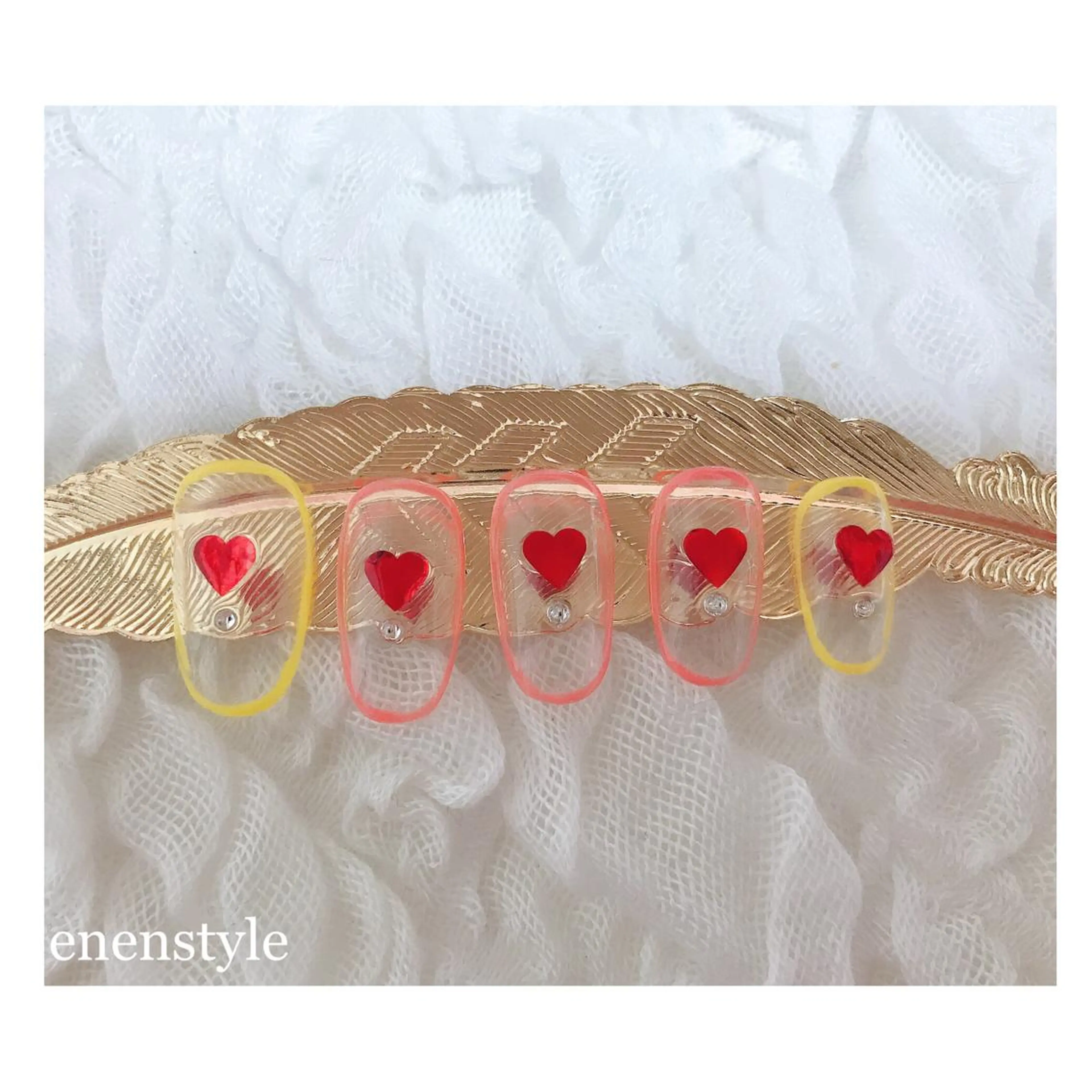 ショート ネイル ジェルネイル ハート ニュアンスネイル オフィスネイル シンプルネイル ハンドネイル 👑enen style👑のネイルデザイン