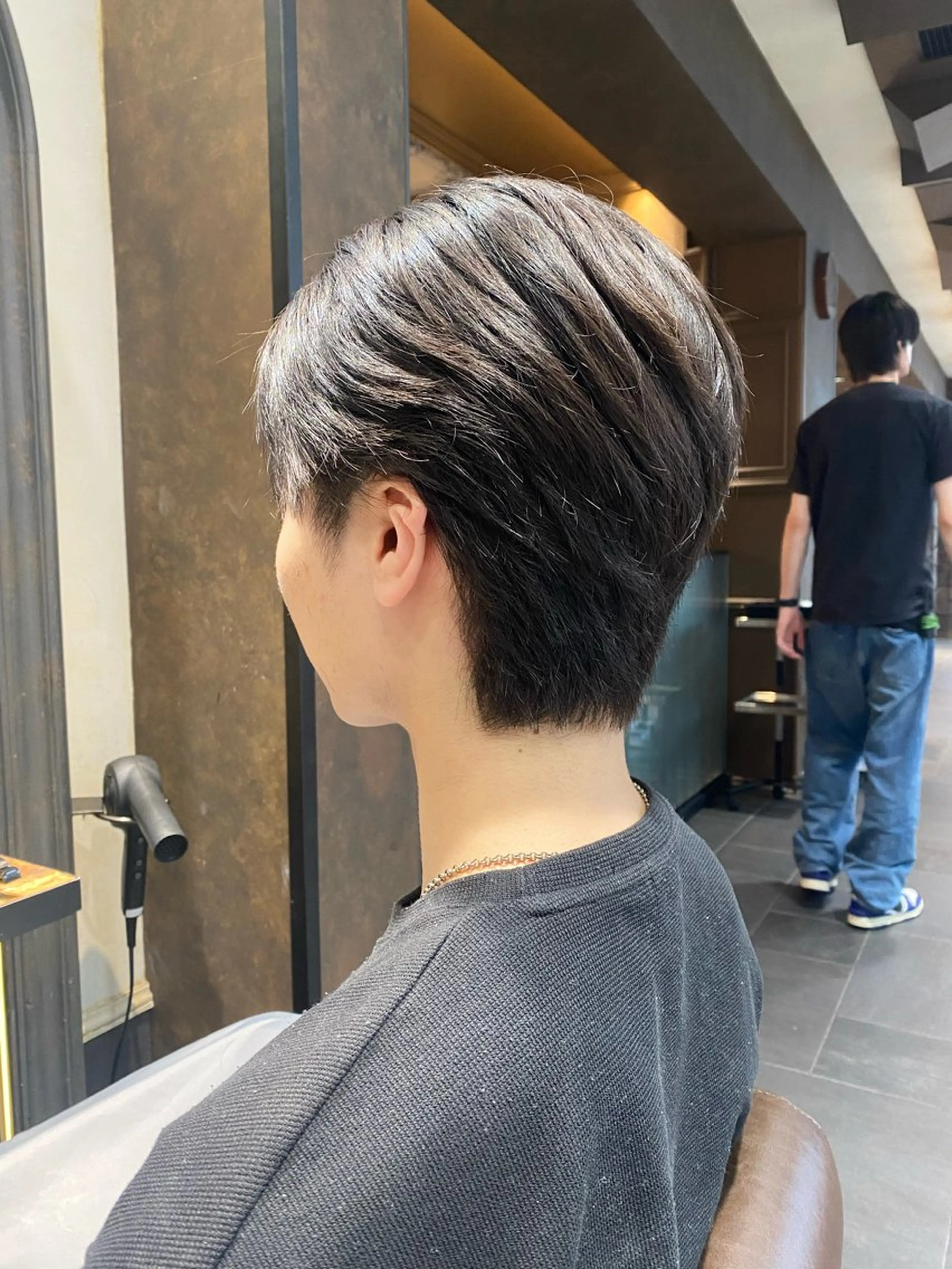 ショート メンズ センターパート マッシュ くびれヘア カット 韓国ヘア/ハイトーン /髪質改善/ウチダのヘアスタイル