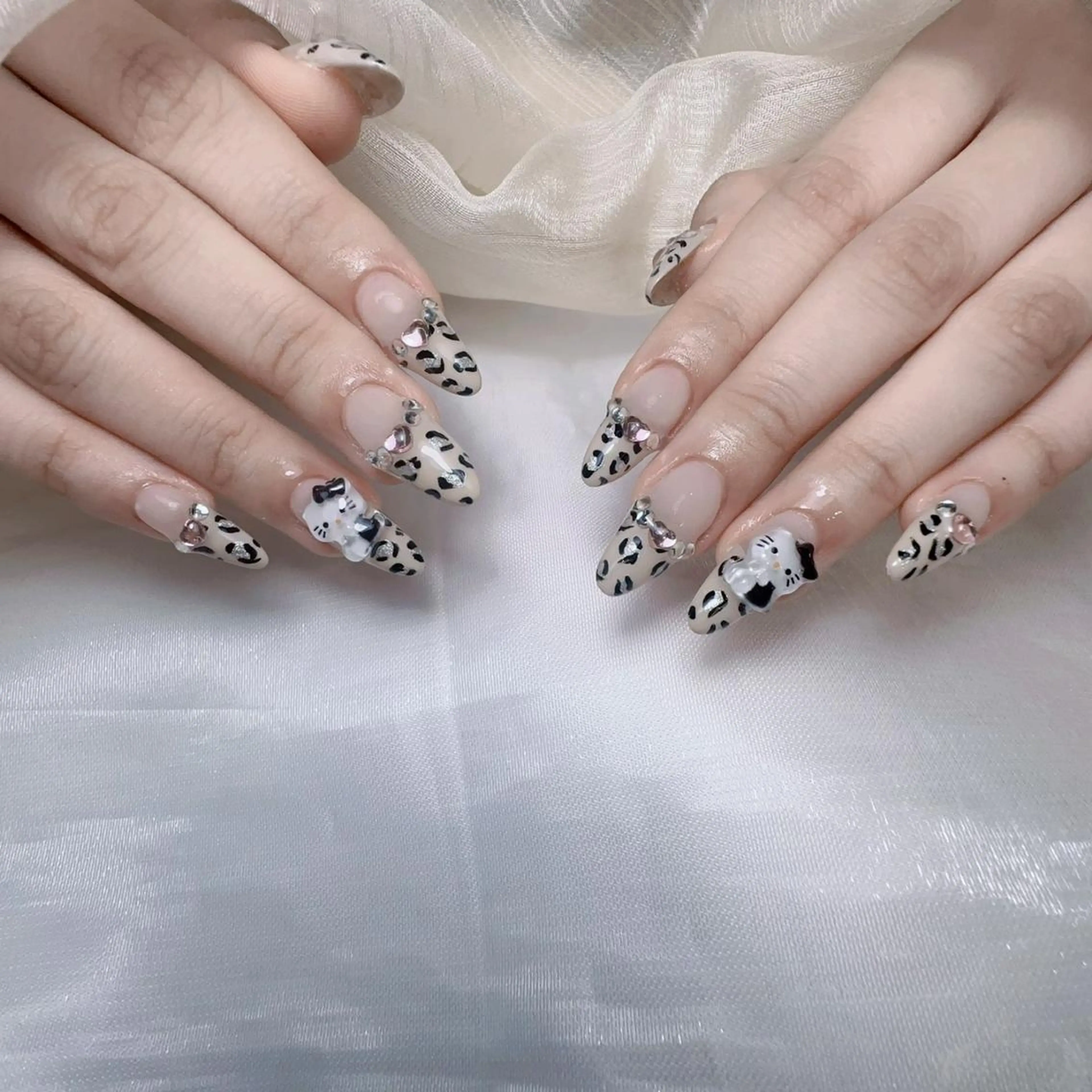 大人気💕HAND✨持ち込みデザイン120分(ご希望のデザインを送ってください)ソフトジェルオフ無料✨の写真