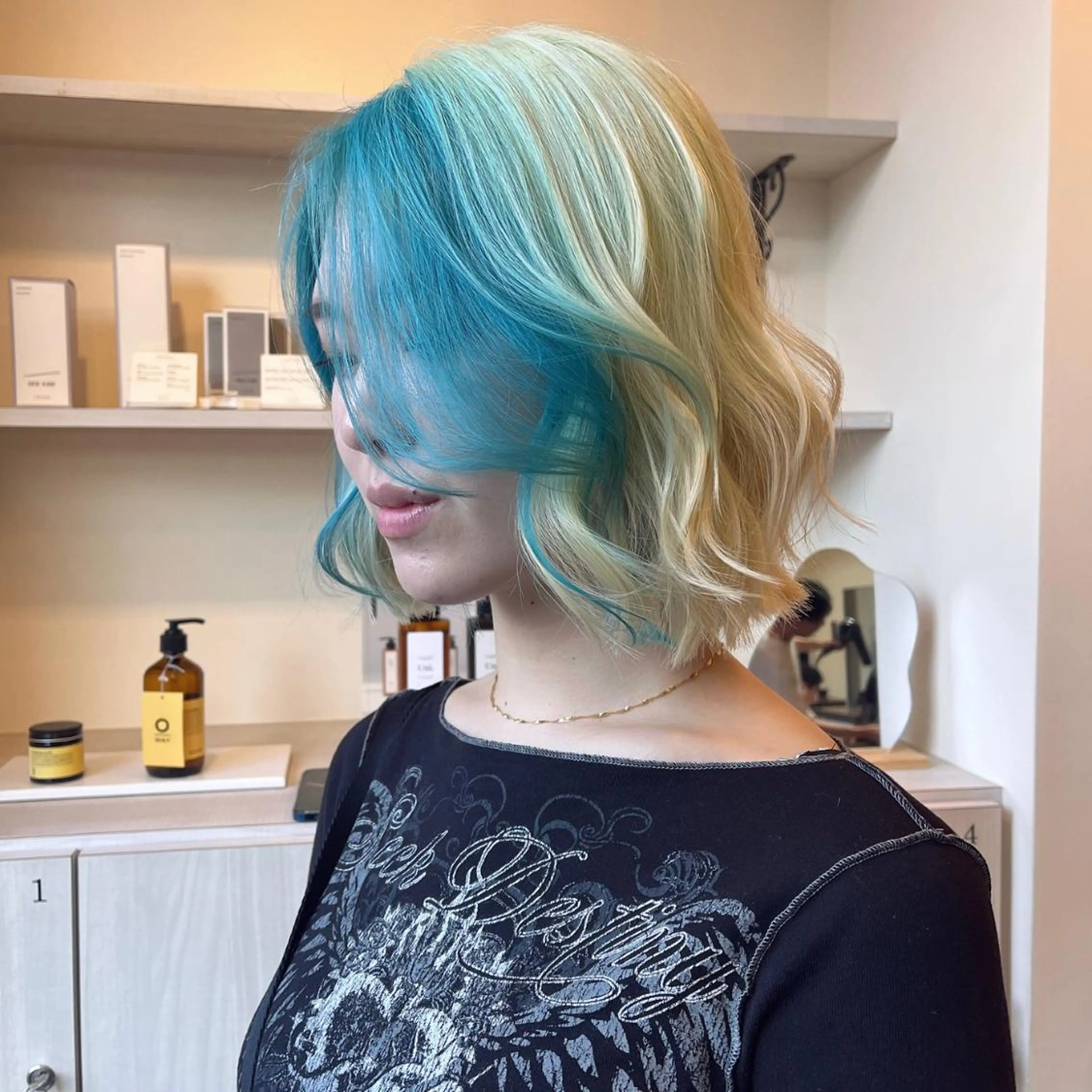 ミディアム カラー 渡邊 唯のヘアスタイル