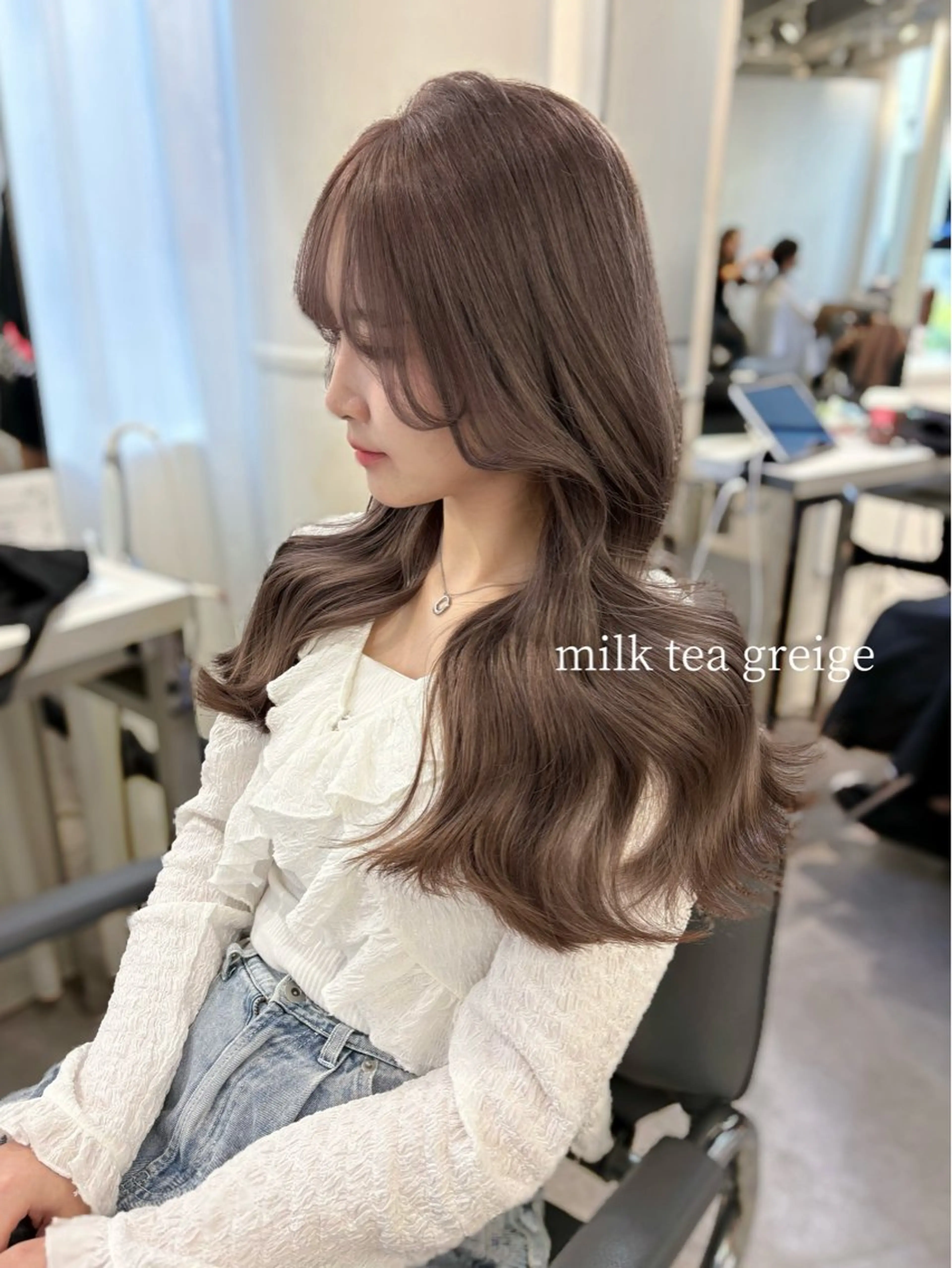 ロング カラー ブリーチ 透明感カラー グレージュ ミルクティーグレージュ ヘアカラー MEI🎀つやカラー 🎀レイヤー🎀渋谷のヘアスタイル