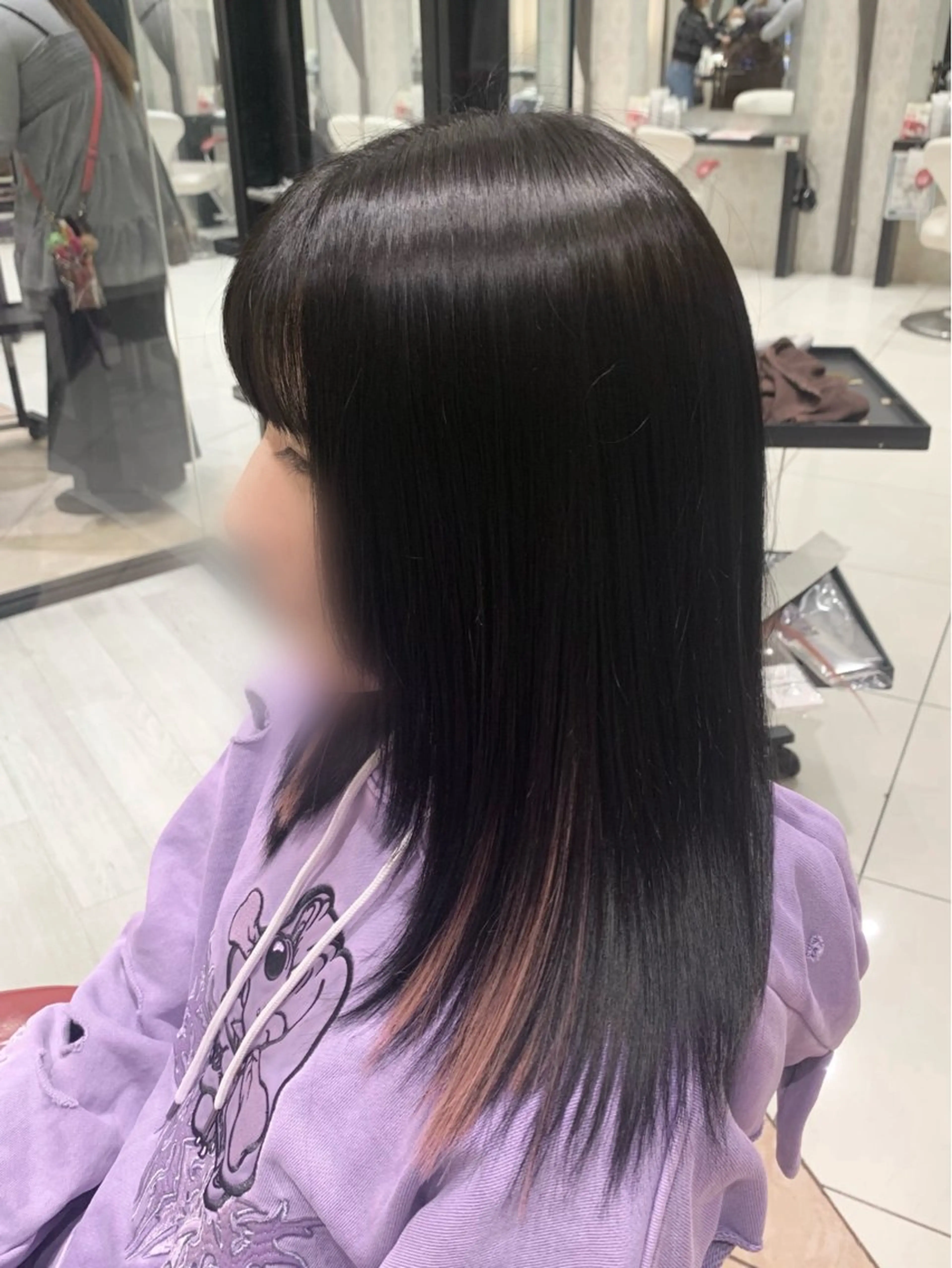 カラー ブリーチ イヤリングカラー ピンクカラー ヘアカラー 松原 梨華のヘアスタイル
