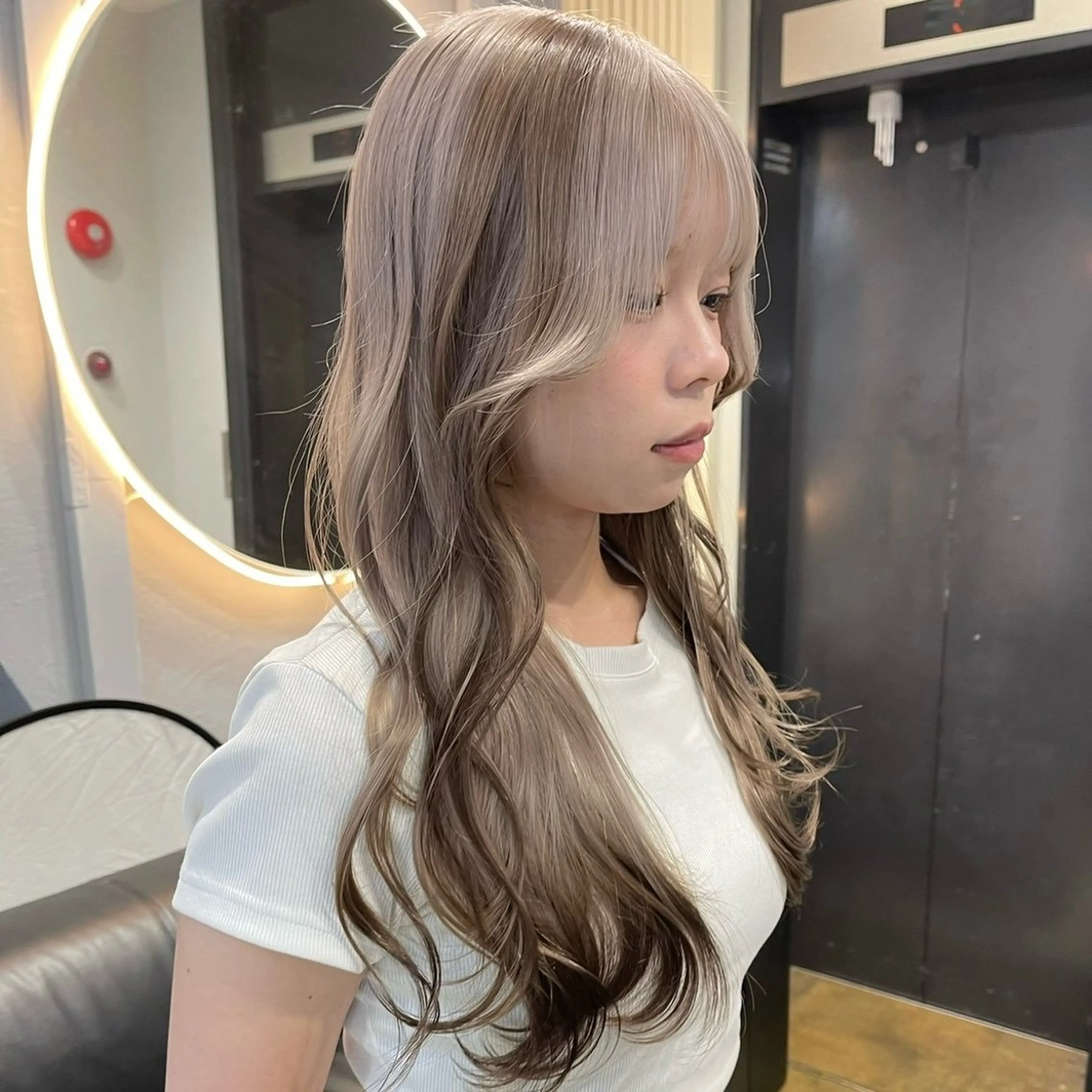 ロング カラー カット ヘアカラー トリートメント 🤍ハイトーン 🤍VIVIE🤍のヘアスタイル