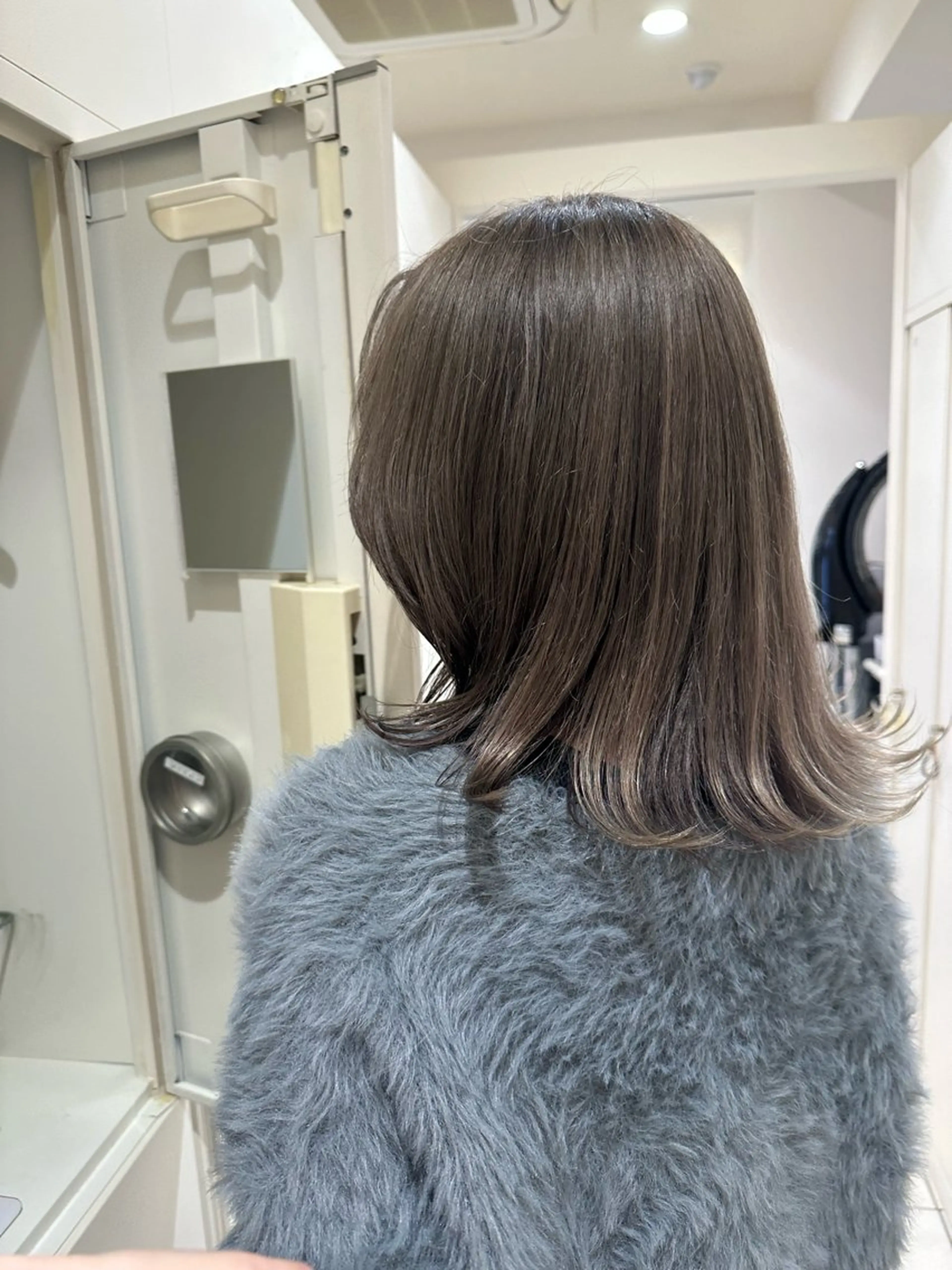 セミロング カラー タイトボブ個性派カラ ーAKANEのヘアスタイル