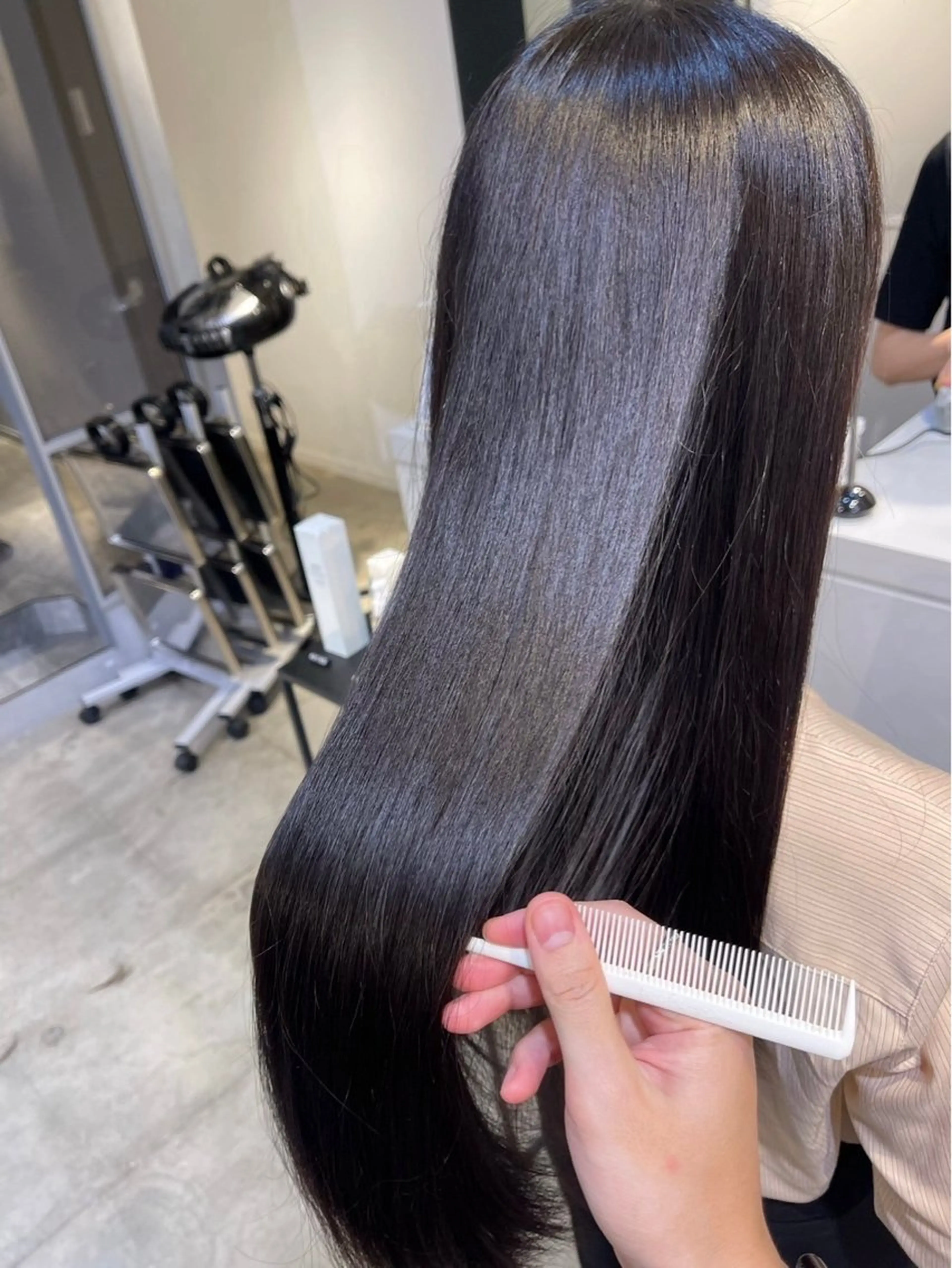 カラー シロマ ライカのヘアスタイル