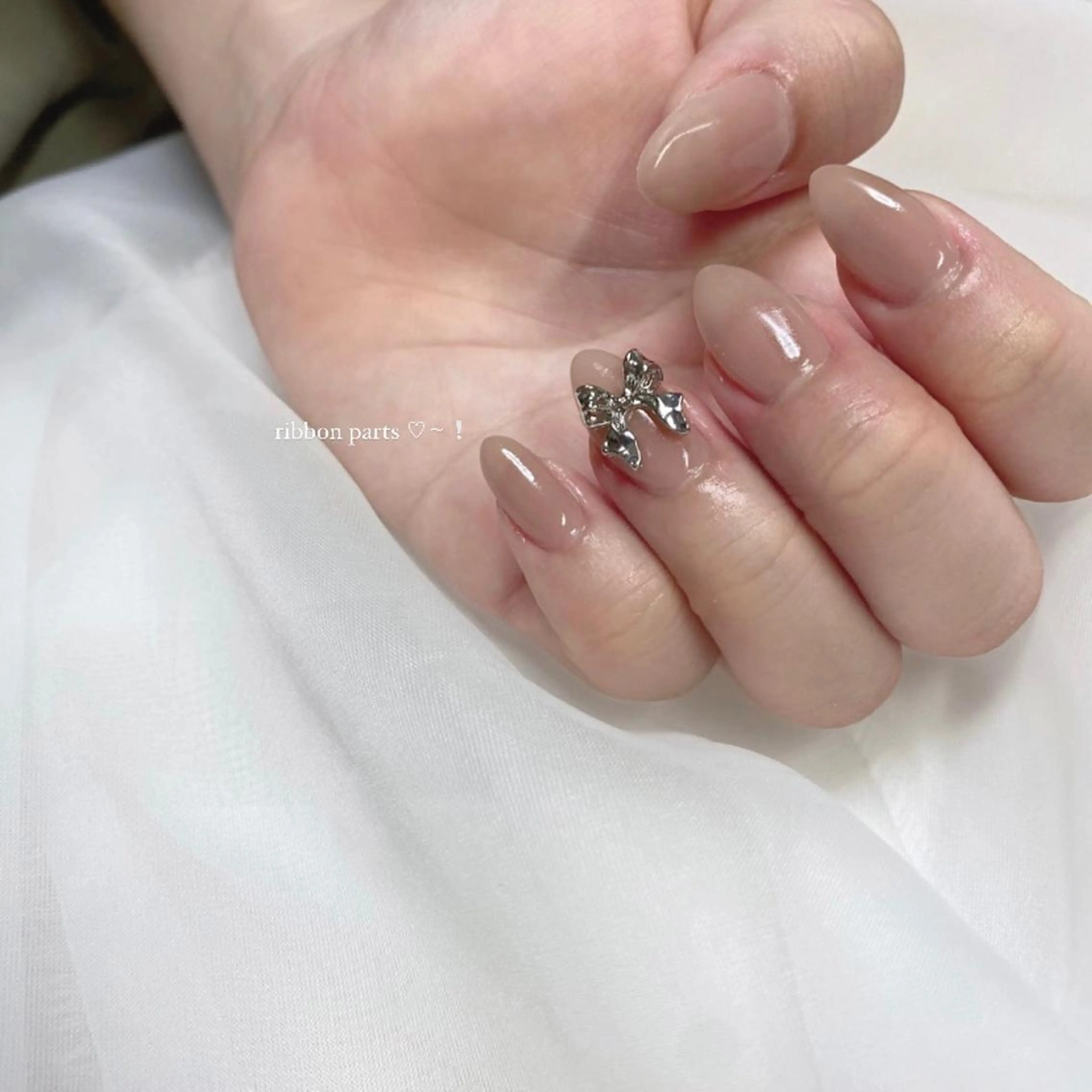 ネイル アートネイル ガーリー オフィスネイル ワンカラーネイル シンプルネイル h.ours _のネイルデザイン