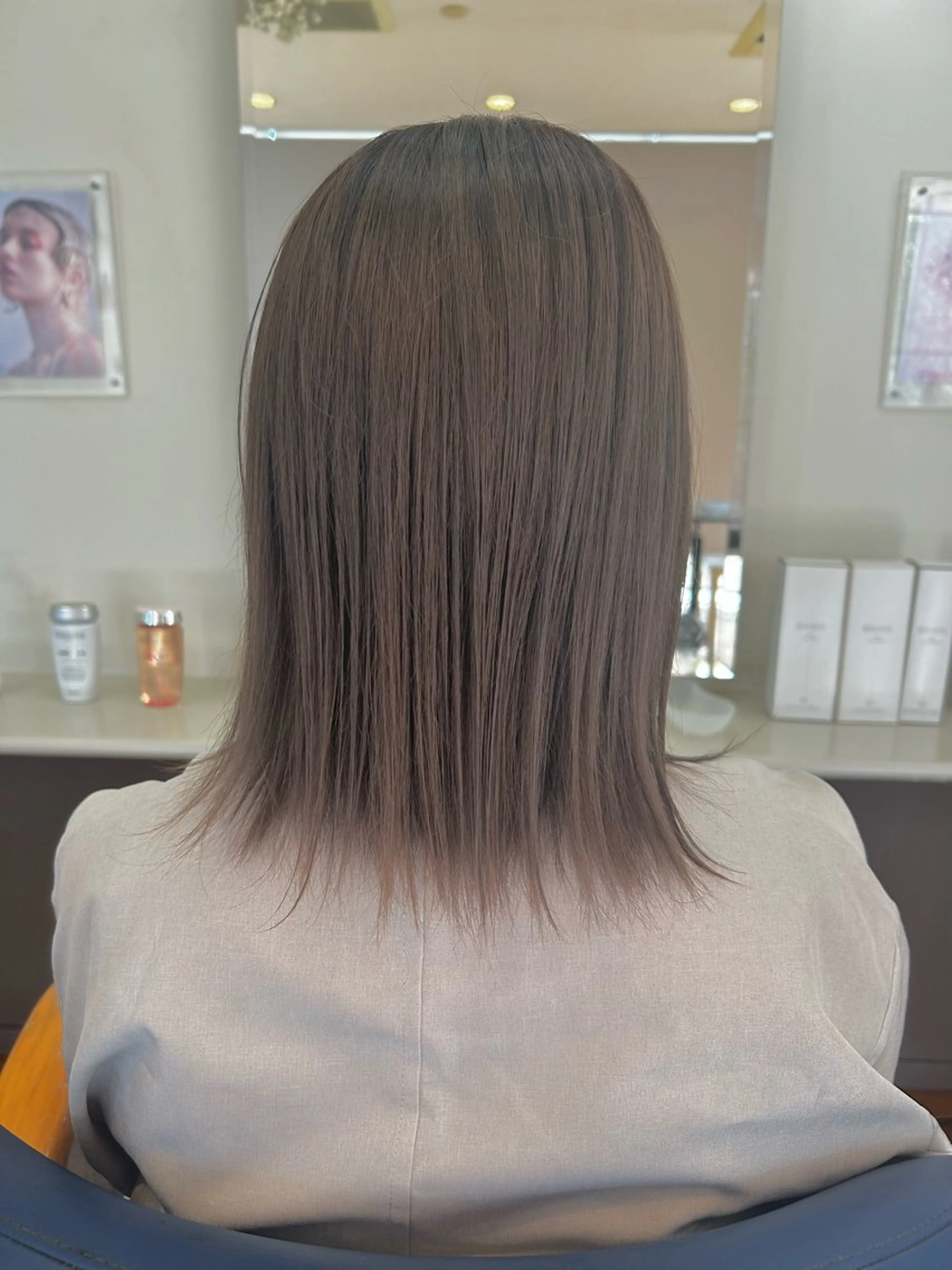 ミディアム カラー ブリーチ ラベンダーカラー ラベンダーグレー ヘアカラー トリートメント attrice 秋山梨紗のマツエク・マツパデザイン