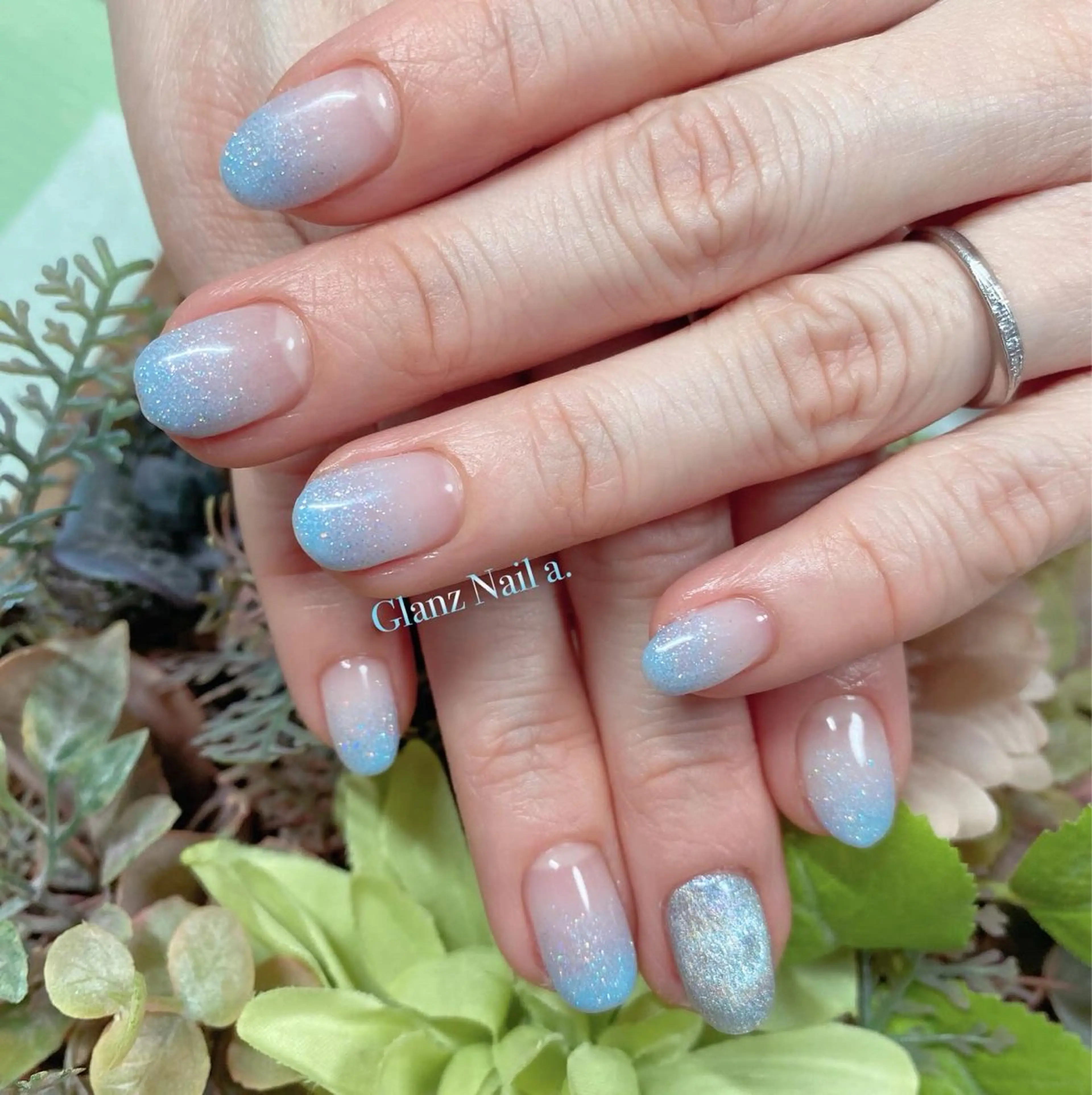 ネイル グラデーション ハート ラメ(グリッター) ラメグラデーション 水色 Glanz  Nail aのネイルデザイン