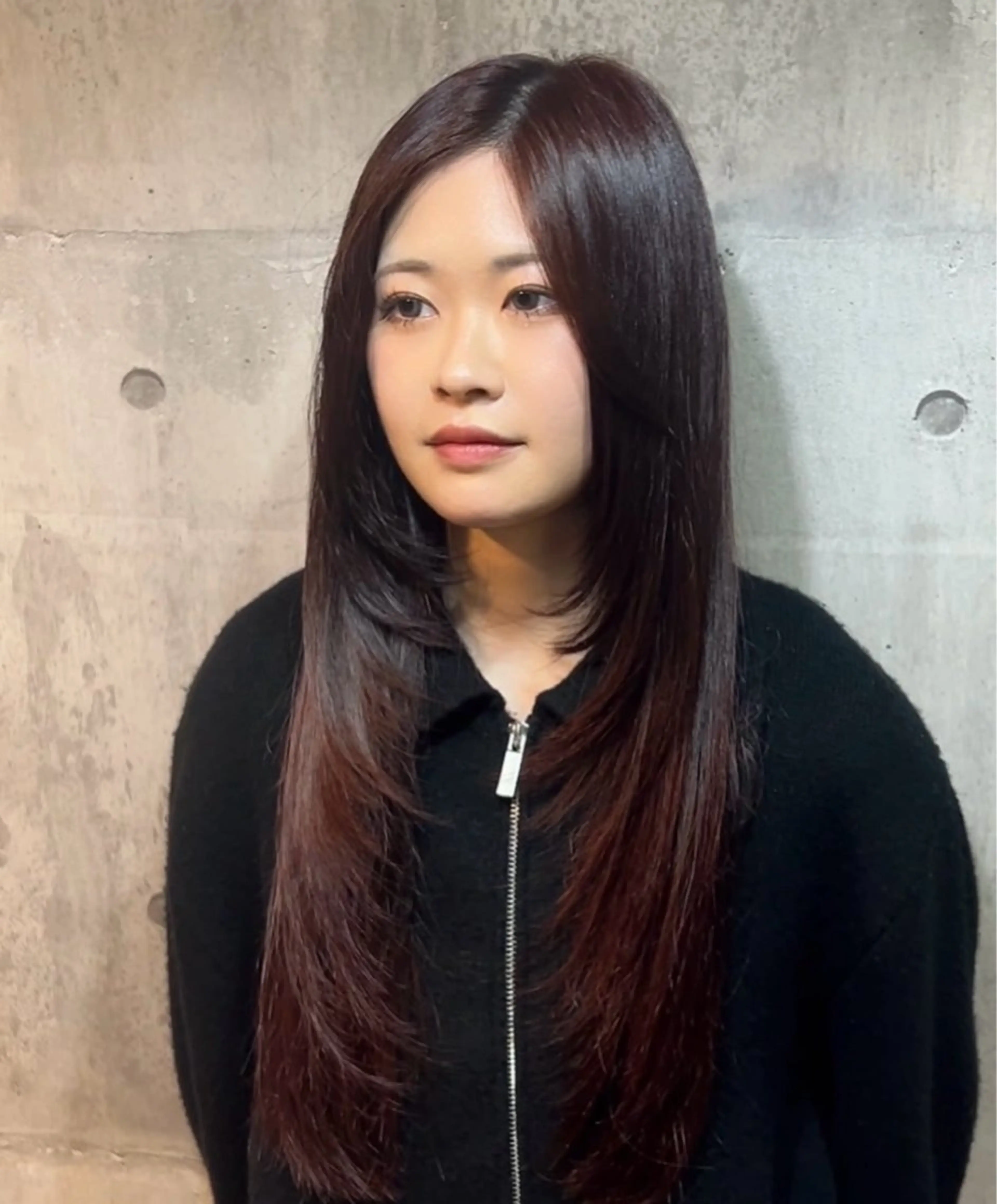 ロング カラー ロングレイヤー レッドカラー レイヤーカット ロング ハッシュカット レイヤーカット　熊谷のヘアスタイル