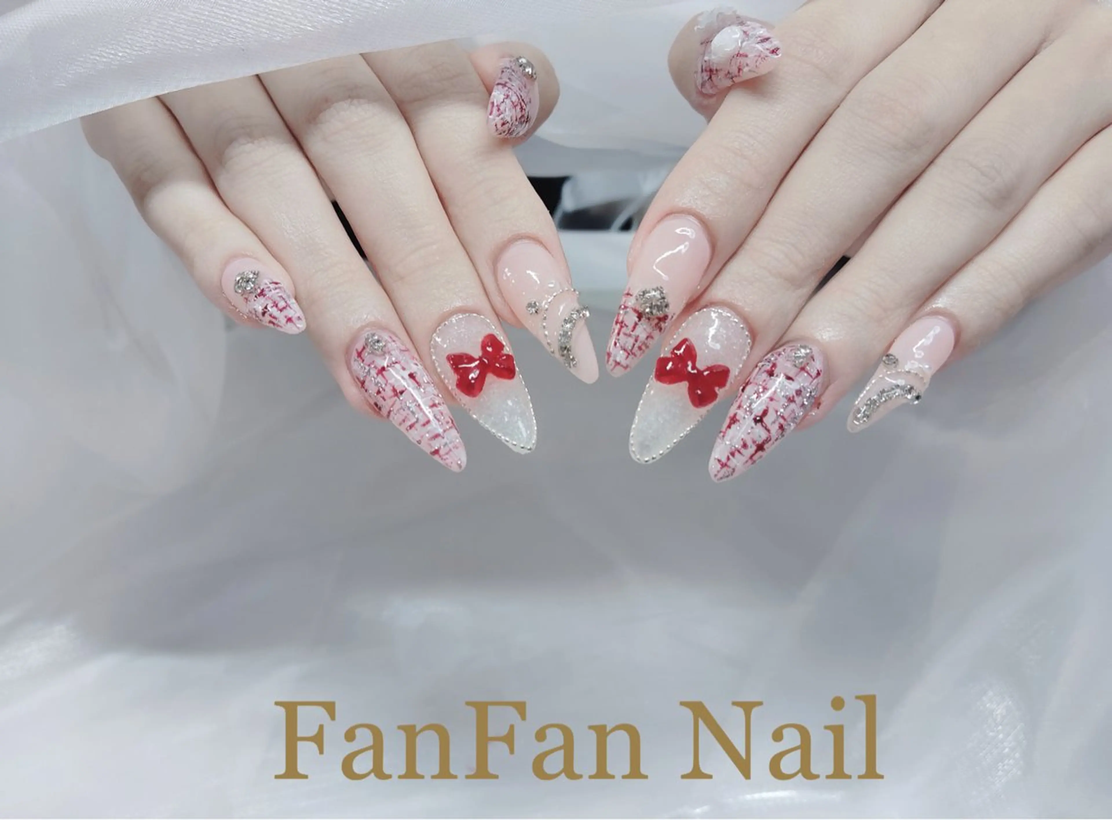 ネイル アートネイル オーロラネイル ガーリー キラキラネイル 韓国ネイル ハンドネイル KaKa FanFanNailのネイルデザイン