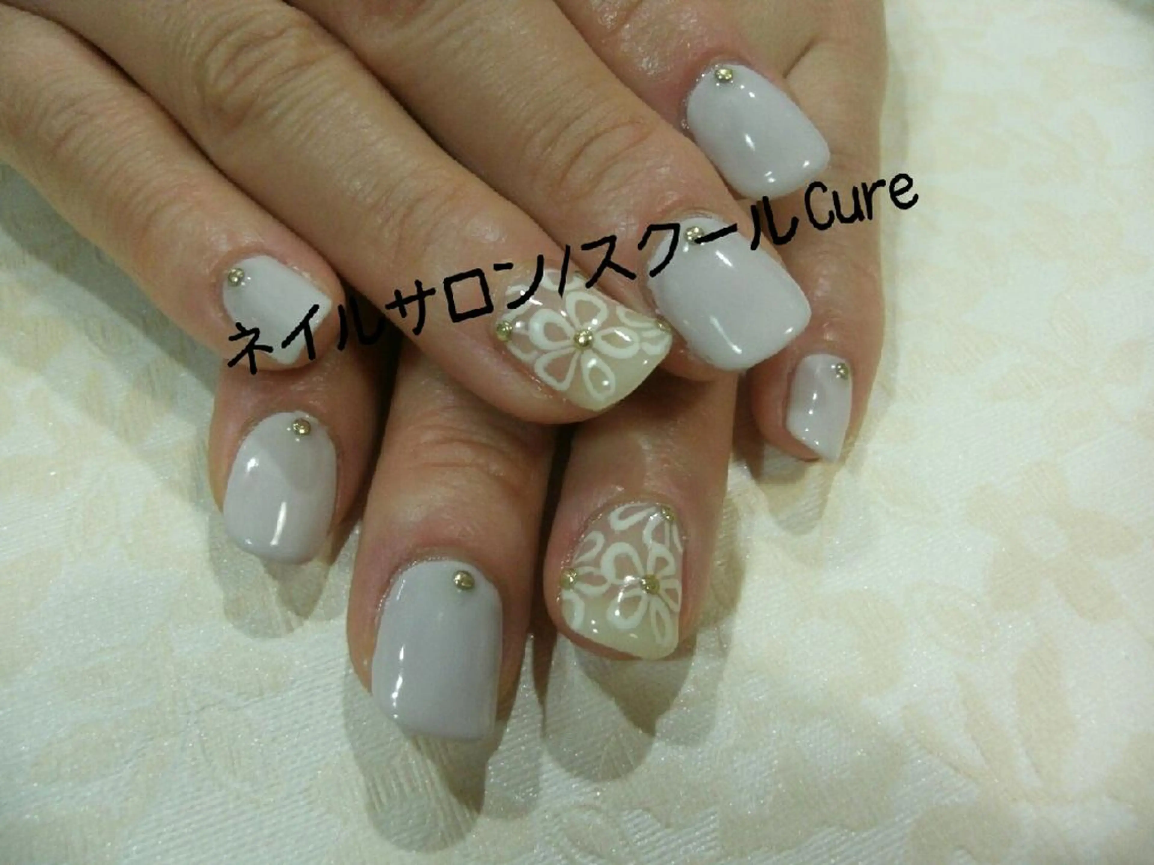 ミディアム ネイル ハンドネイル ネイルサロン Cureのネイルデザイン