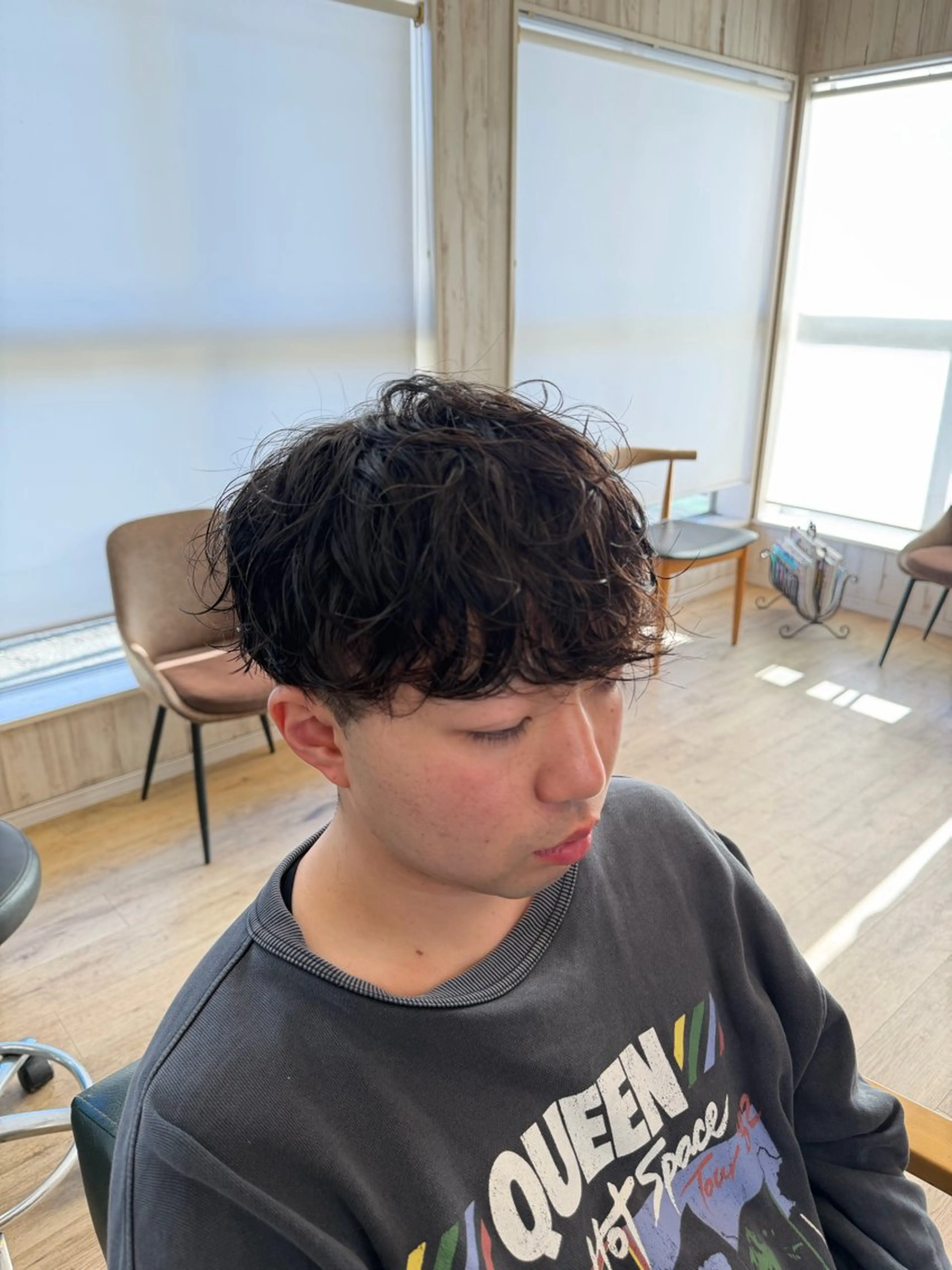 パーマ メンズ メンズパーマ カット パーマ トリートメント 艶髪/髪質改善 /透明感カラー/鴻巣のヘアスタイル