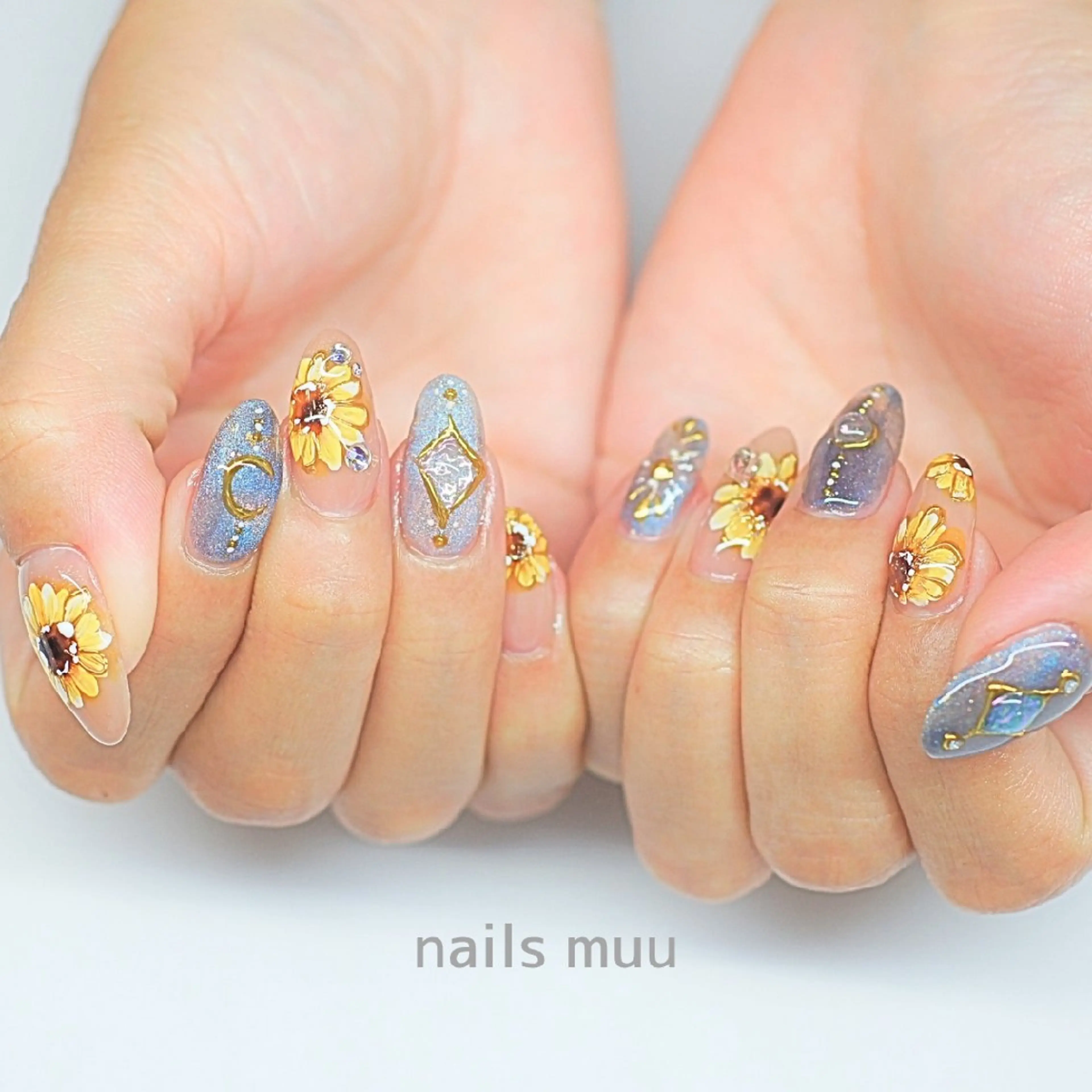 ネイル ブルー キラキラネイル マグネットネイル オレンジ 夏ネイル ハンドネイル nails muu まゆのネイルデザイン