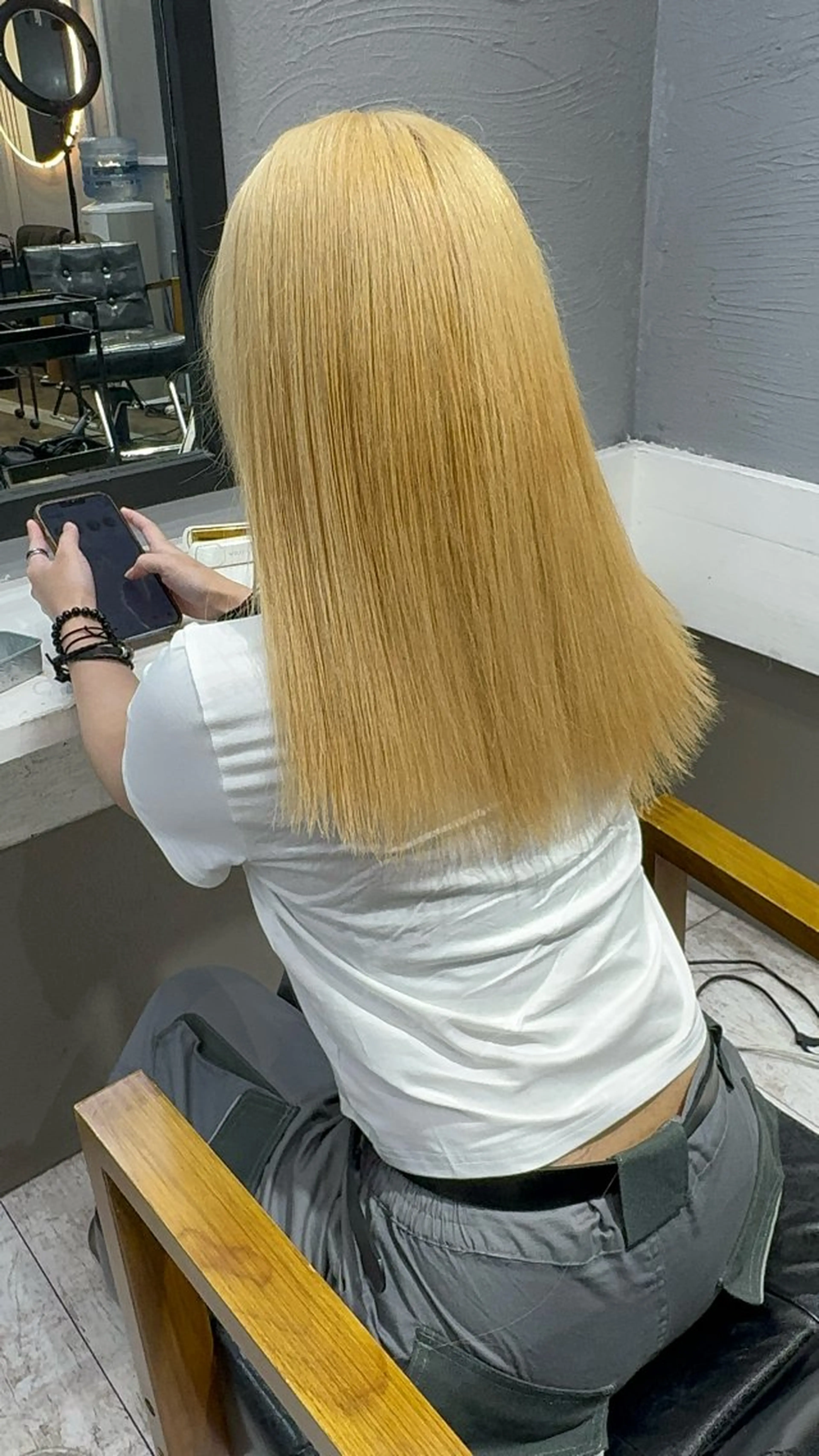 ミディアム カラー dao/ミルクティー /ブラウン/ブロンドのヘアスタイル