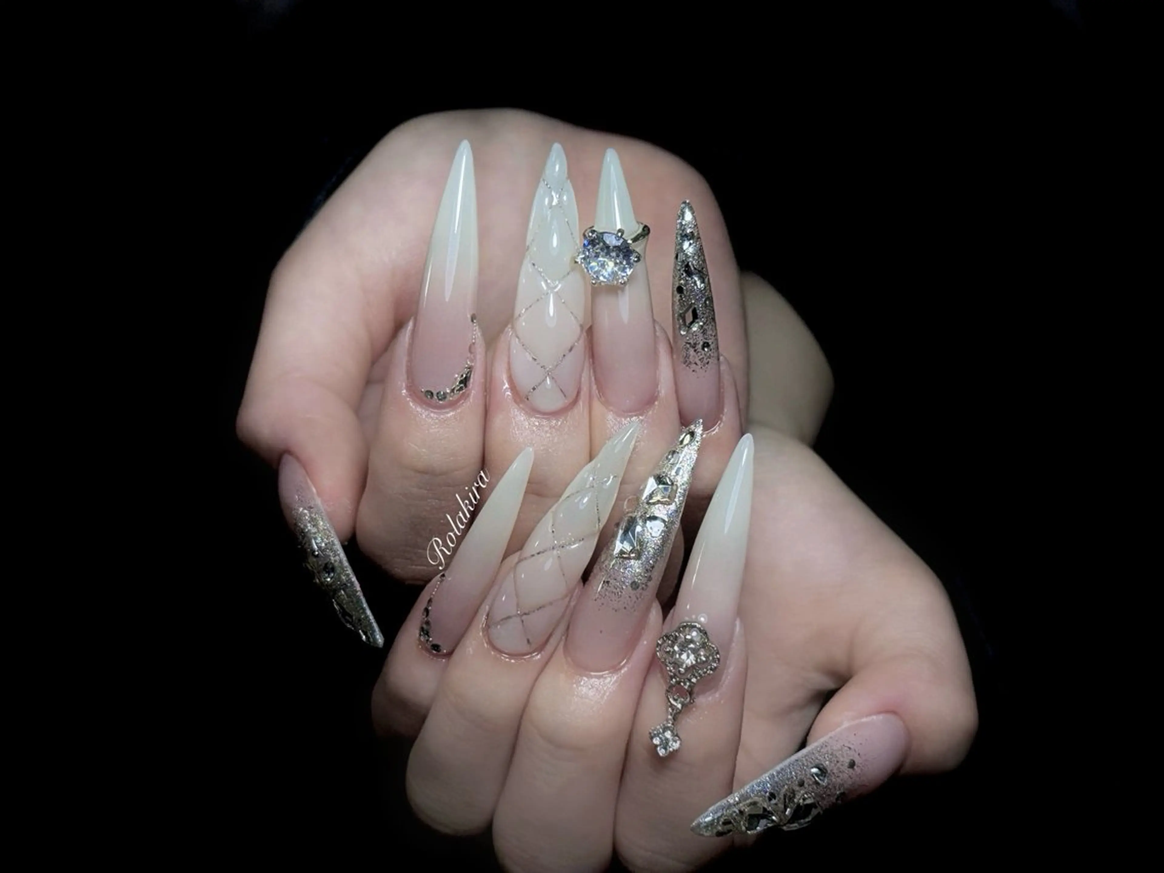 ロング 韓国風ヘア ハンドネイル Rola kira 麗のネイルデザイン