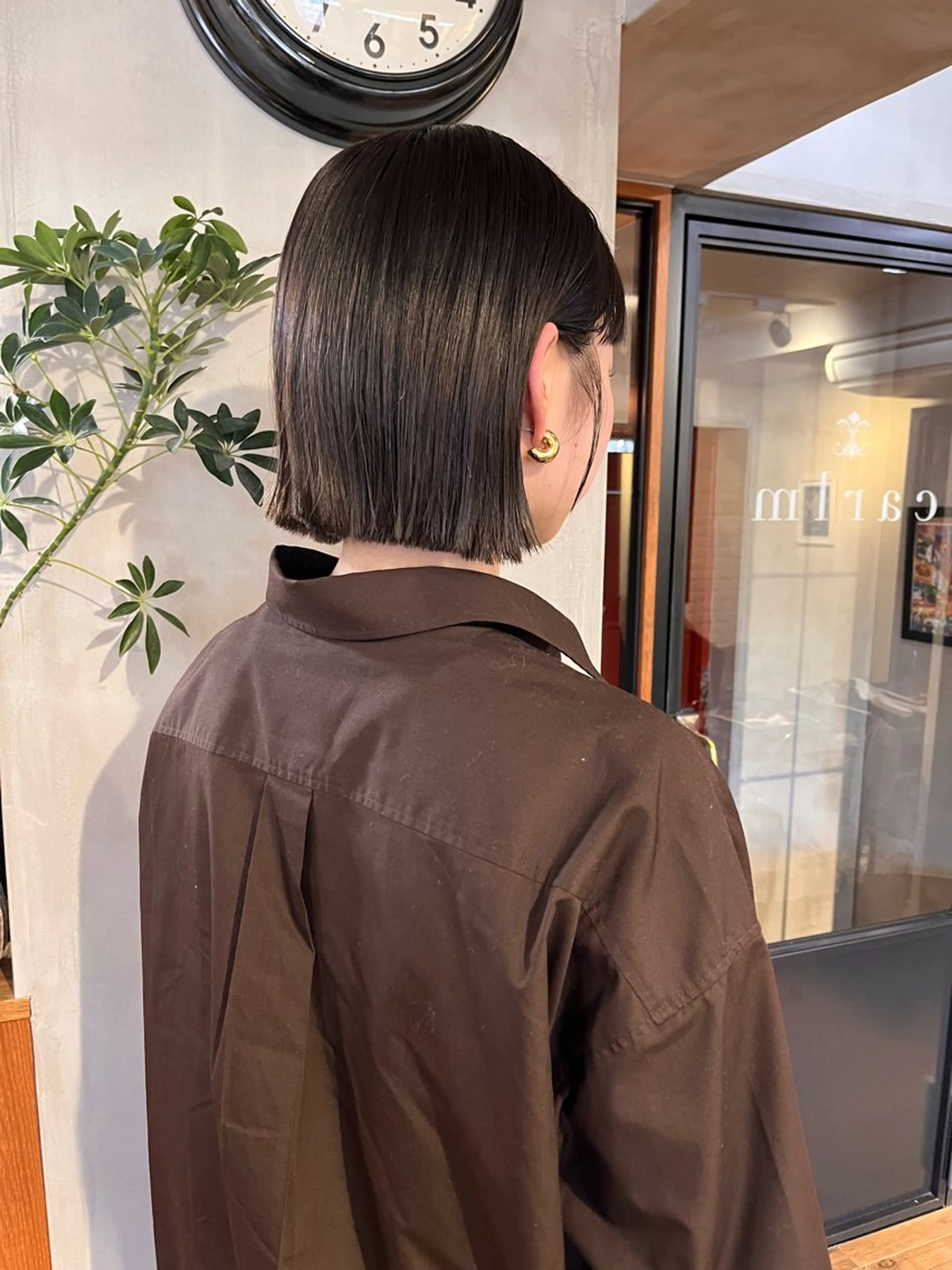 ショート カラー ボブ 外ハネヘア カット ヘアカラー ヘッドスパ 薬院:今泉/上川美幸 小顔ボブ/暗髪カラーのヘアスタイル