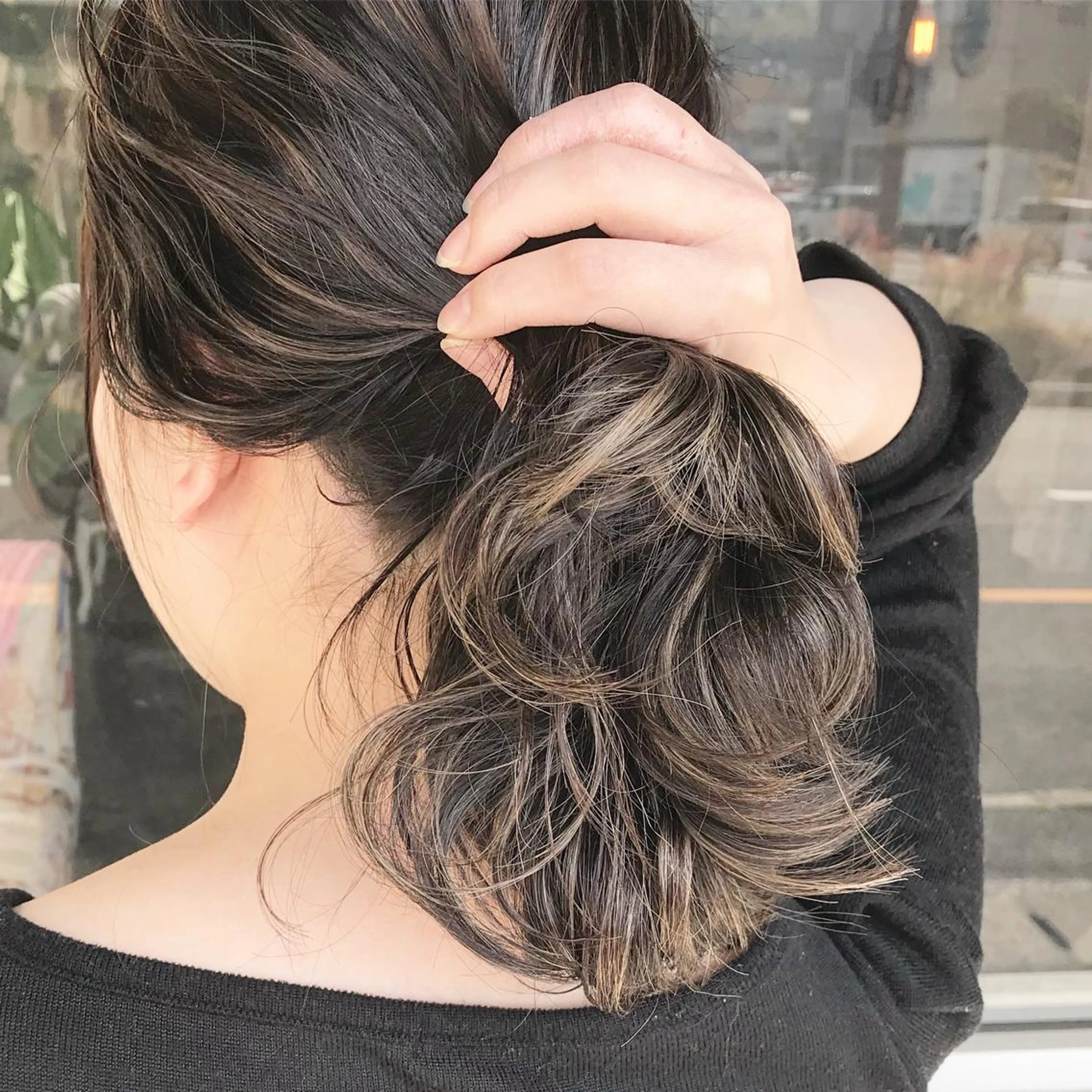 ミディアム カラー ヘアアレンジ バレイヤージュ ブリーチ グラデーションカラー ハイライトカラー ハイトーンカラー Mariana/ 鶴原-ハイライトのヘアスタイル