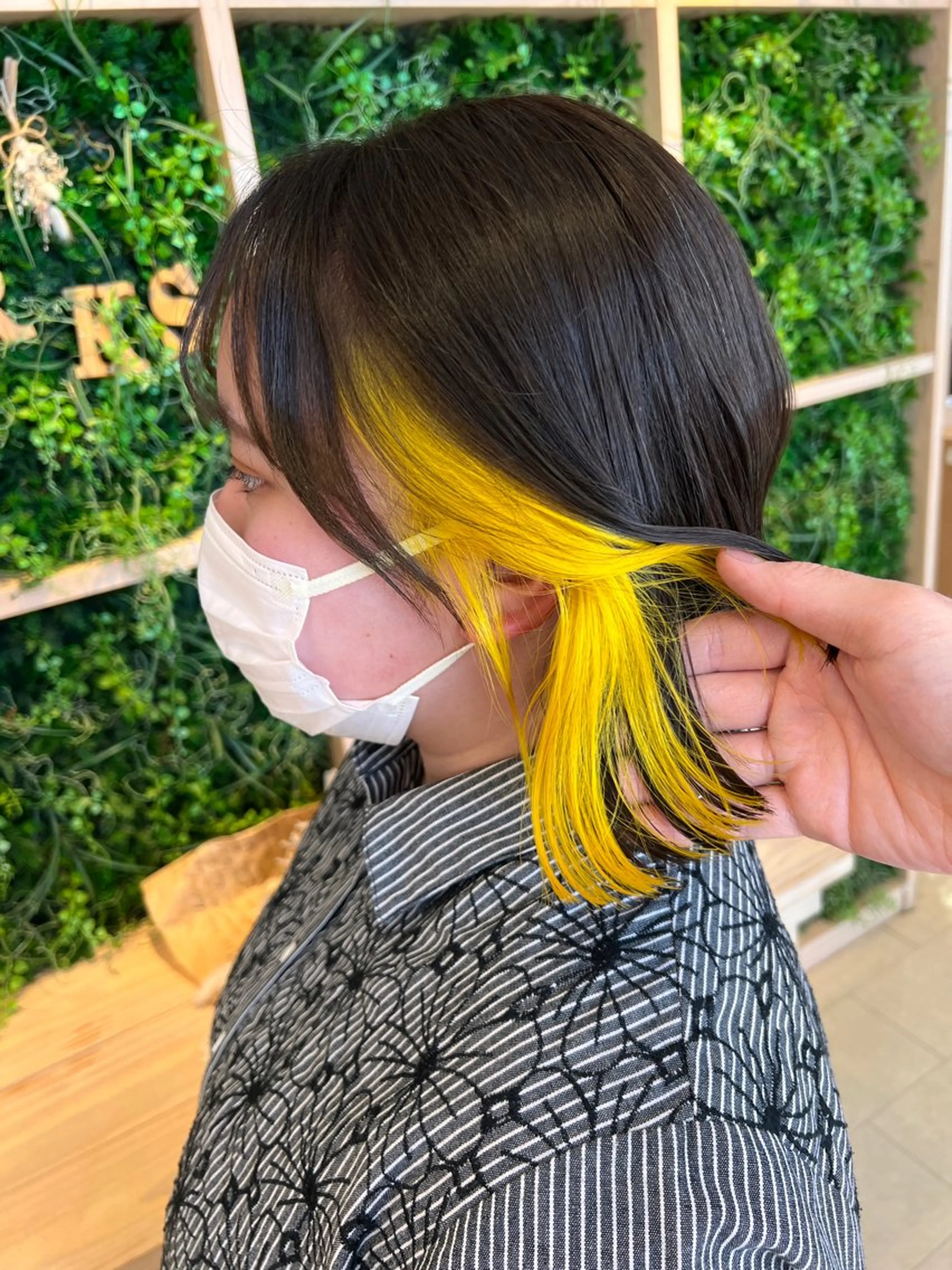 ミディアム カラー ブリーチ デザインカラー インナーカラー イエローカラー カット ヘアカラー KENTO 【茨城1の縮毛矯正】のヘアスタイル