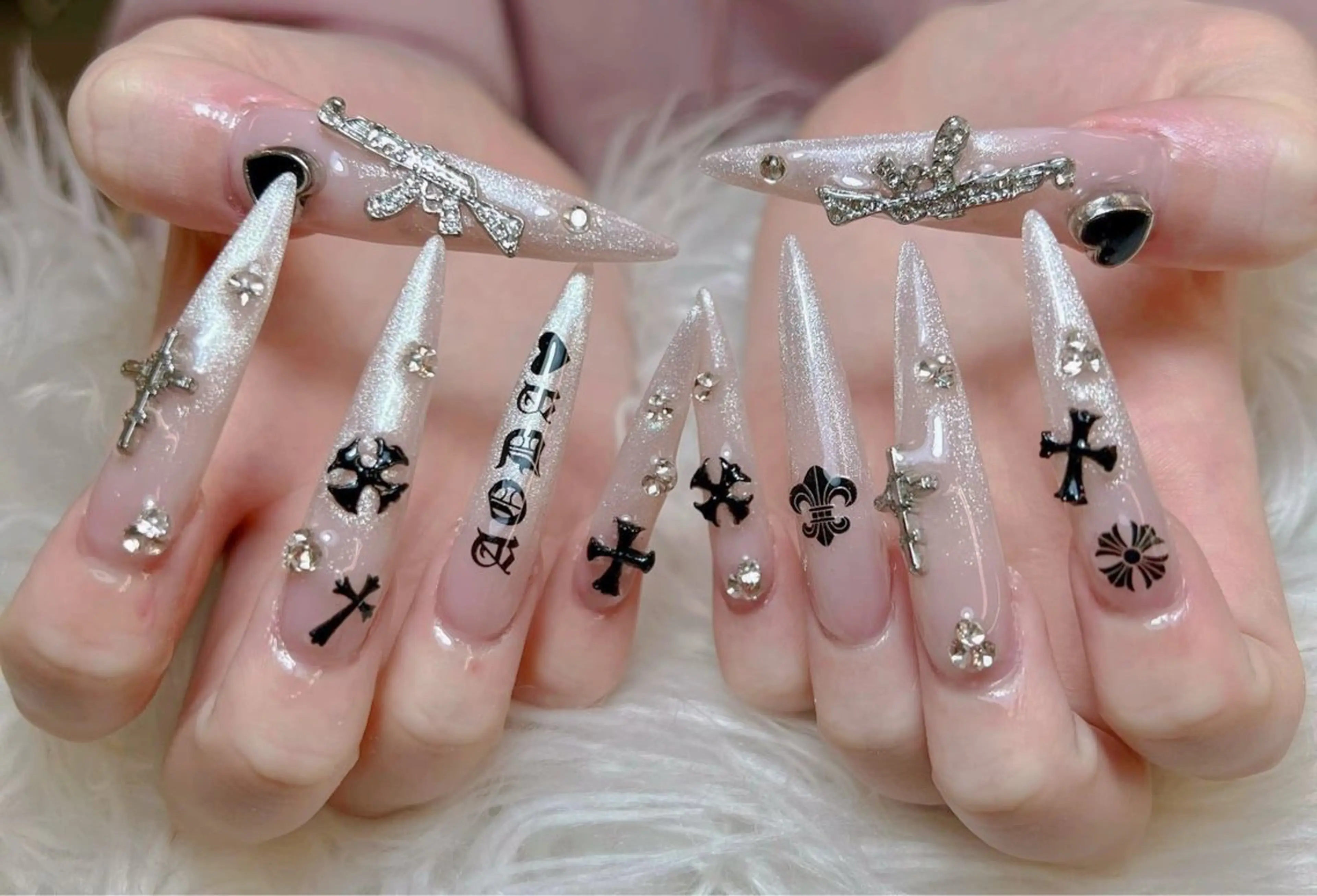 ネイル アートネイル オーロラネイル チークネイル 長さ出し フットネイル ハンドネイル フットネイル ハンドケア Noiranail_ studio川越西口のネイルデザイン