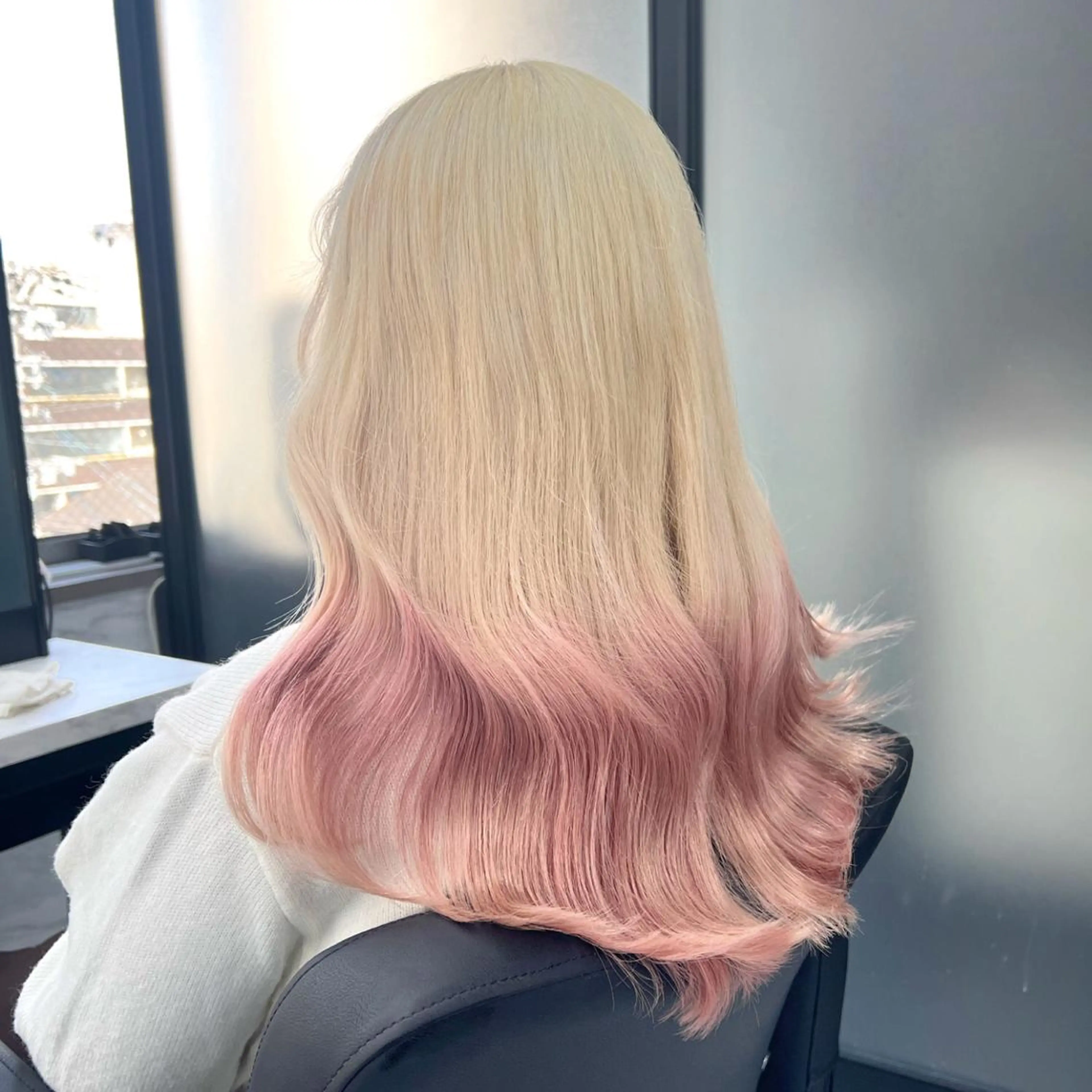 ロング カラー シールエクステ ハイトーンカラー エクステ ヘアカラー トリートメント シールエクステ特化 ハイトーン、NANAのヘアスタイル