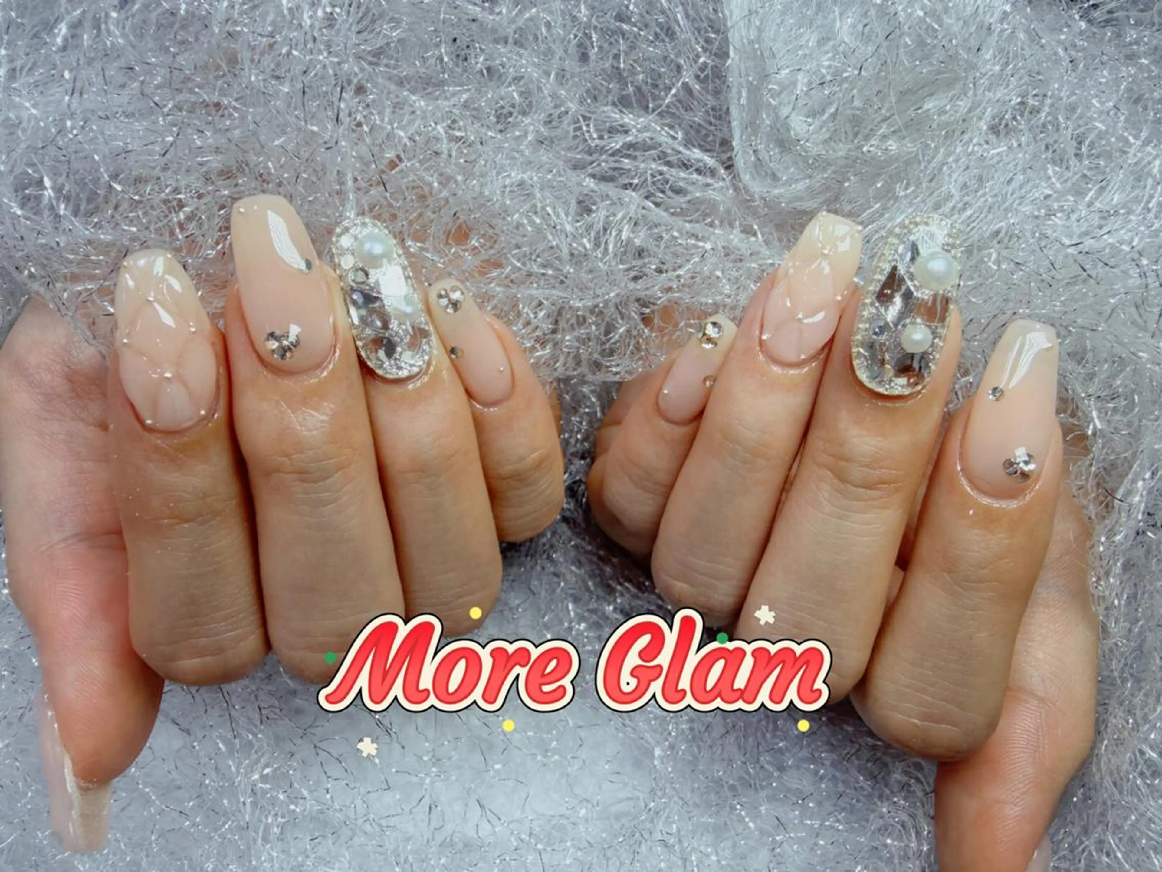 ネイル 長さ出し フットネイル フレンチネイル ジェルネイル ガラスフレンチ More Glam 池袋東口店のネイルデザイン