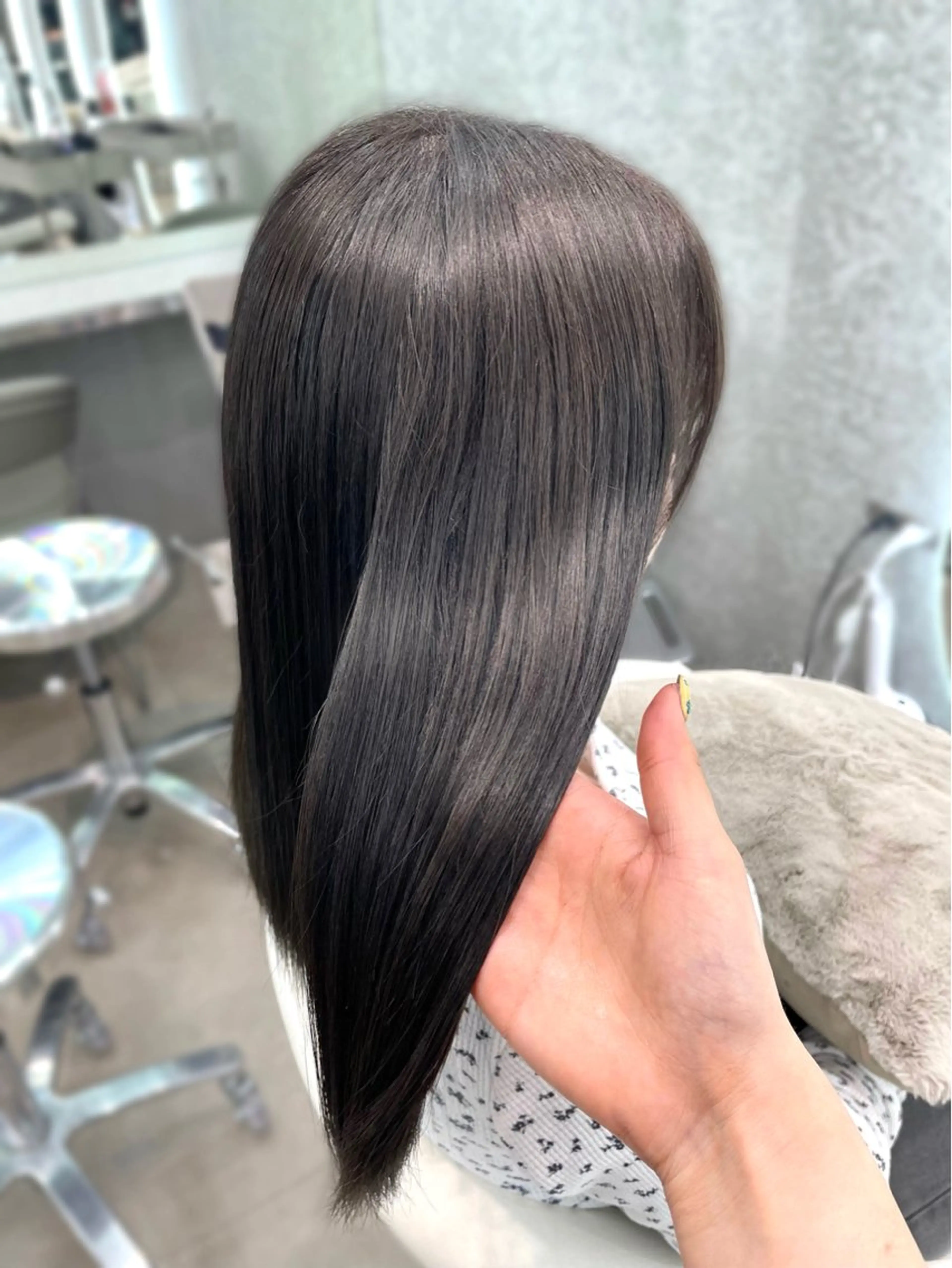 ミディアム ヘアカラー トリートメント 大宮🤍縮毛矯正 レイヤー🪽なるのヘアスタイル