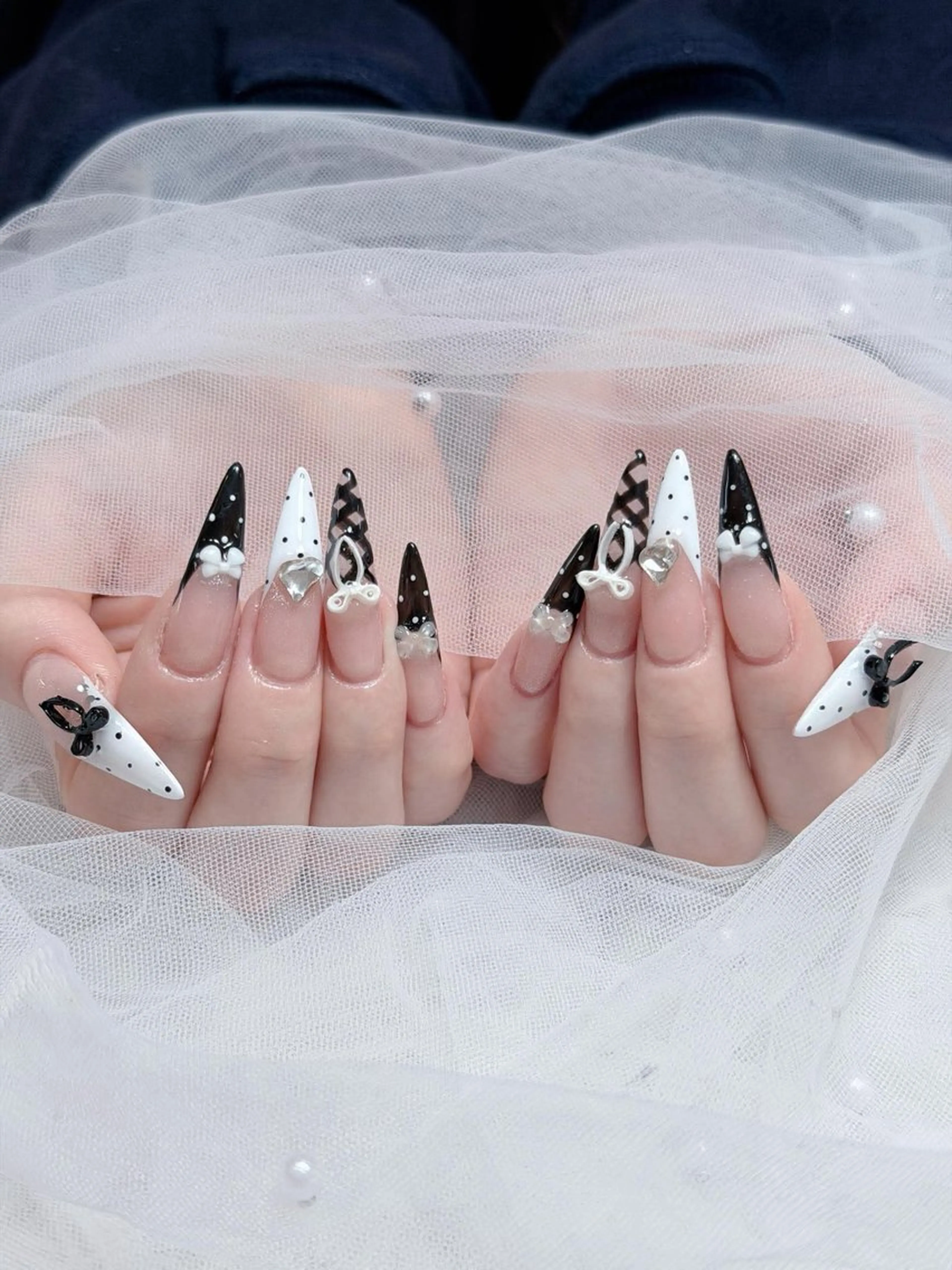 ネイル チークネイル ドット フレンチネイル グラデーション ハート ハンドネイル ハンドケア Eli Nails 新宿のネイルデザイン