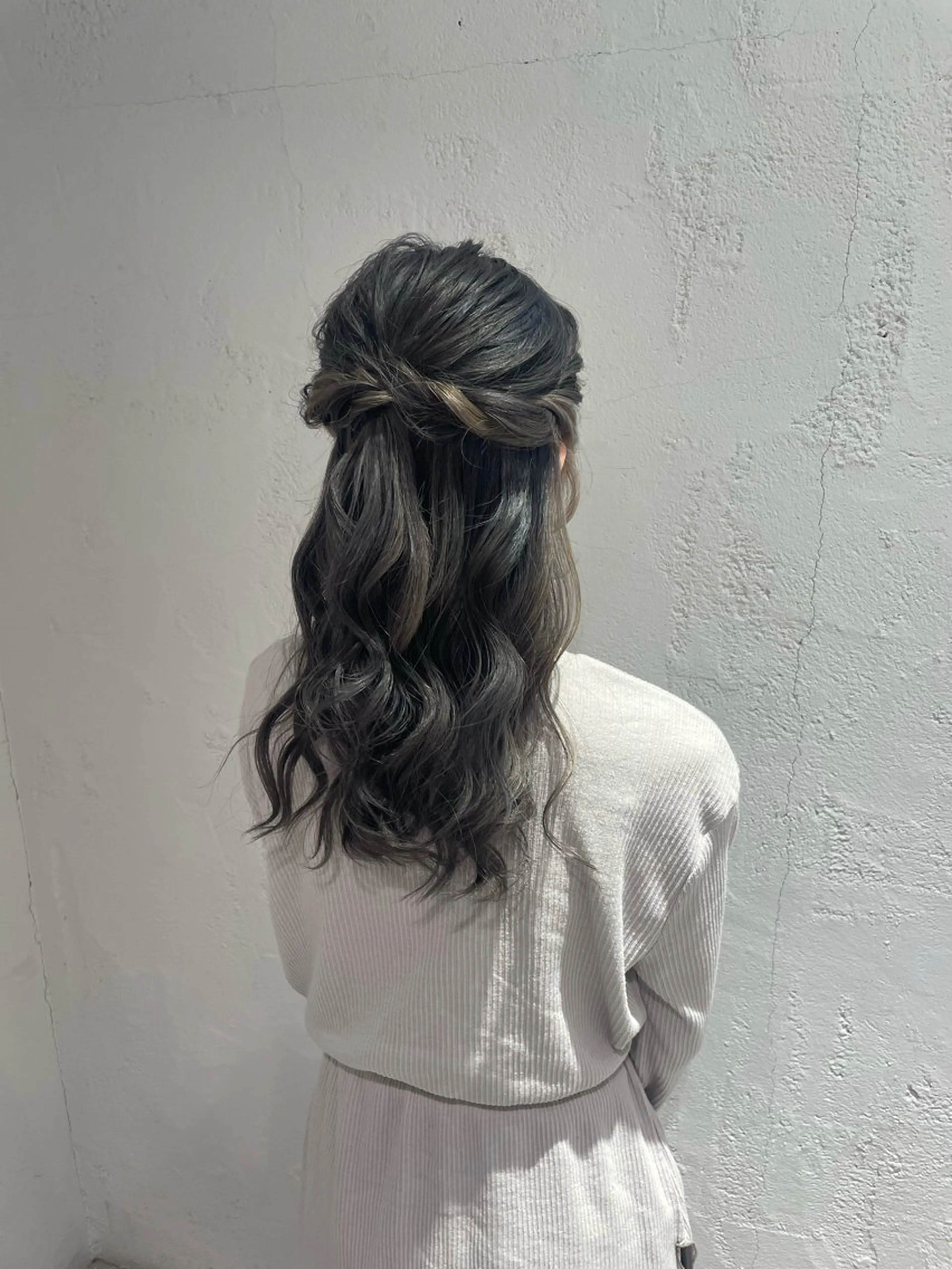 セミロング ヘアアレンジ ハーフアップ 暖色カラー/ ストレート/くるみのヘアスタイル