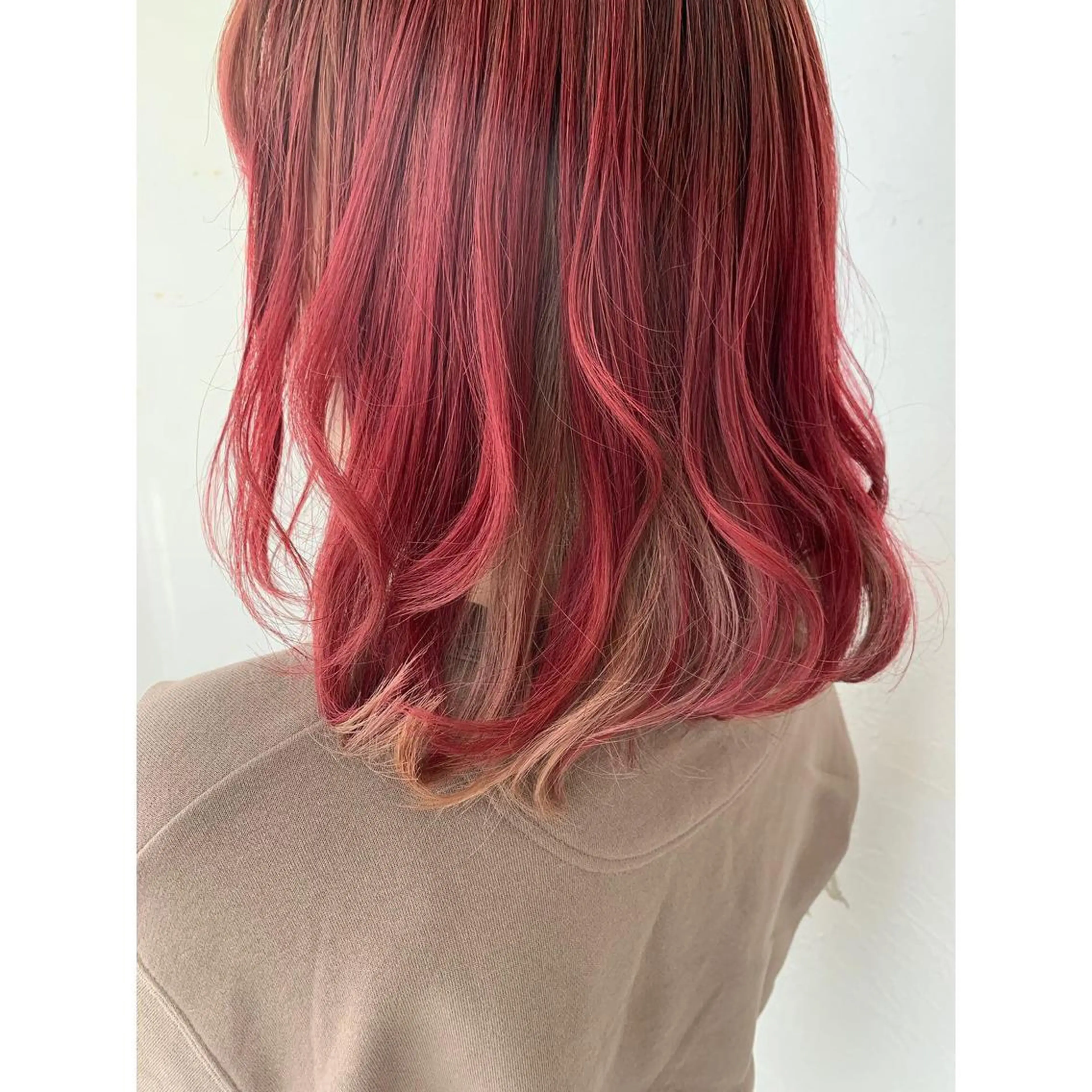 ミディアム カラー fio マナミのヘアスタイル