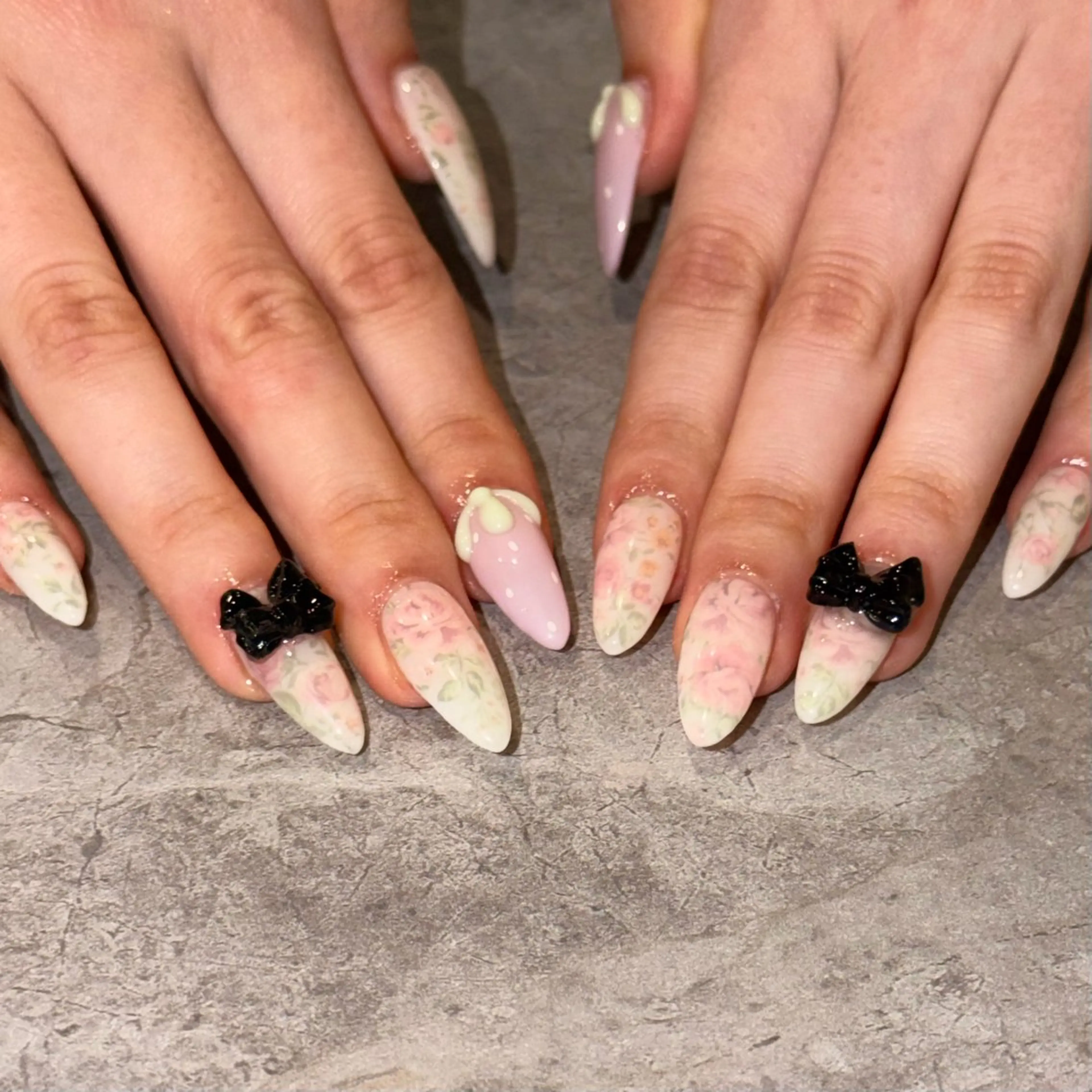 ネイル ぷっくりネイル 春ネイル ハンドネイル IROHA NAIL Kurumi🪽🫧のネイルデザイン