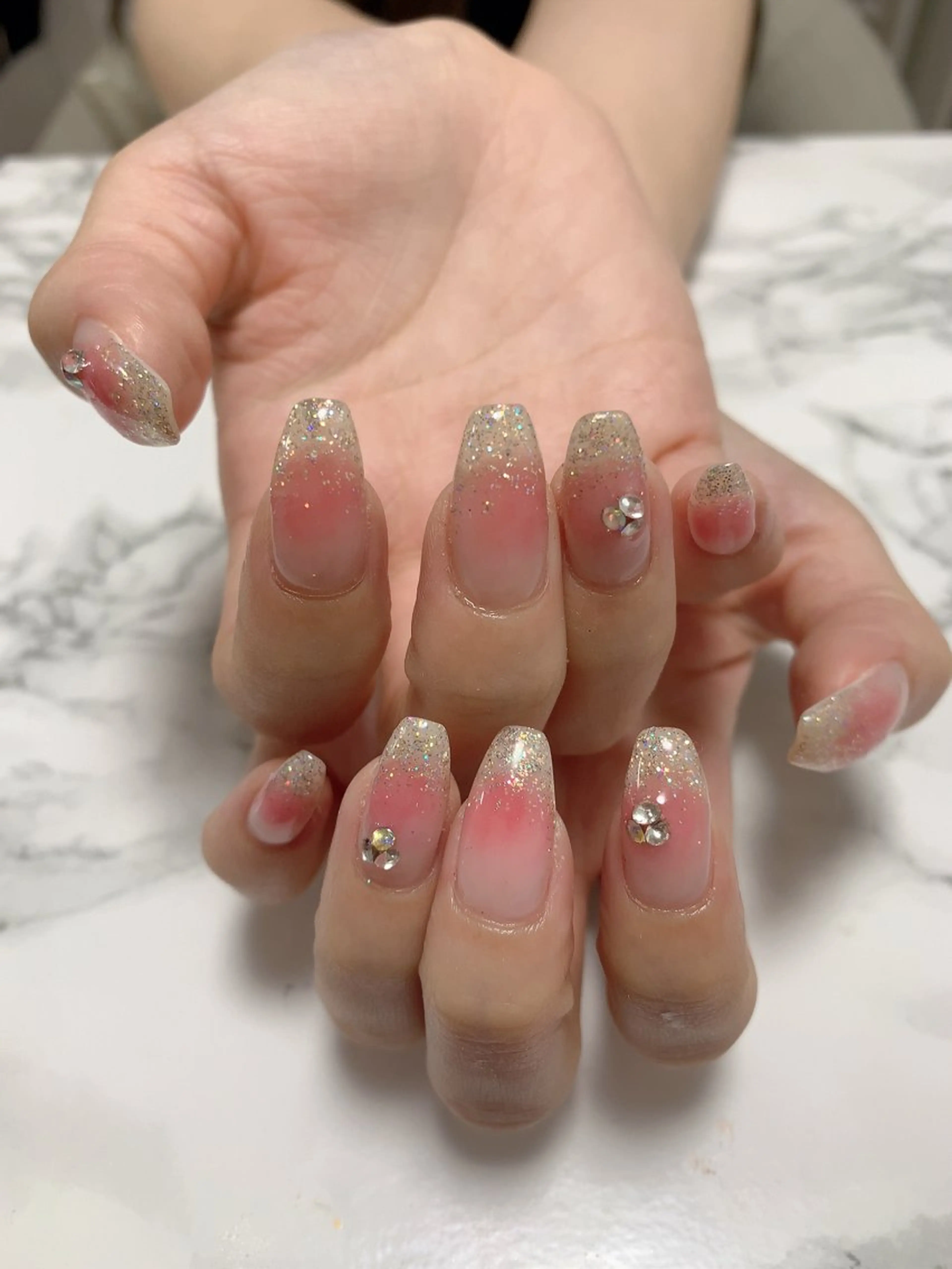 【セール】❤️❤️SNS大人気チークネイル➕6本持ち込みデザイン💅ラメ追加ok【オフ込み】の写真