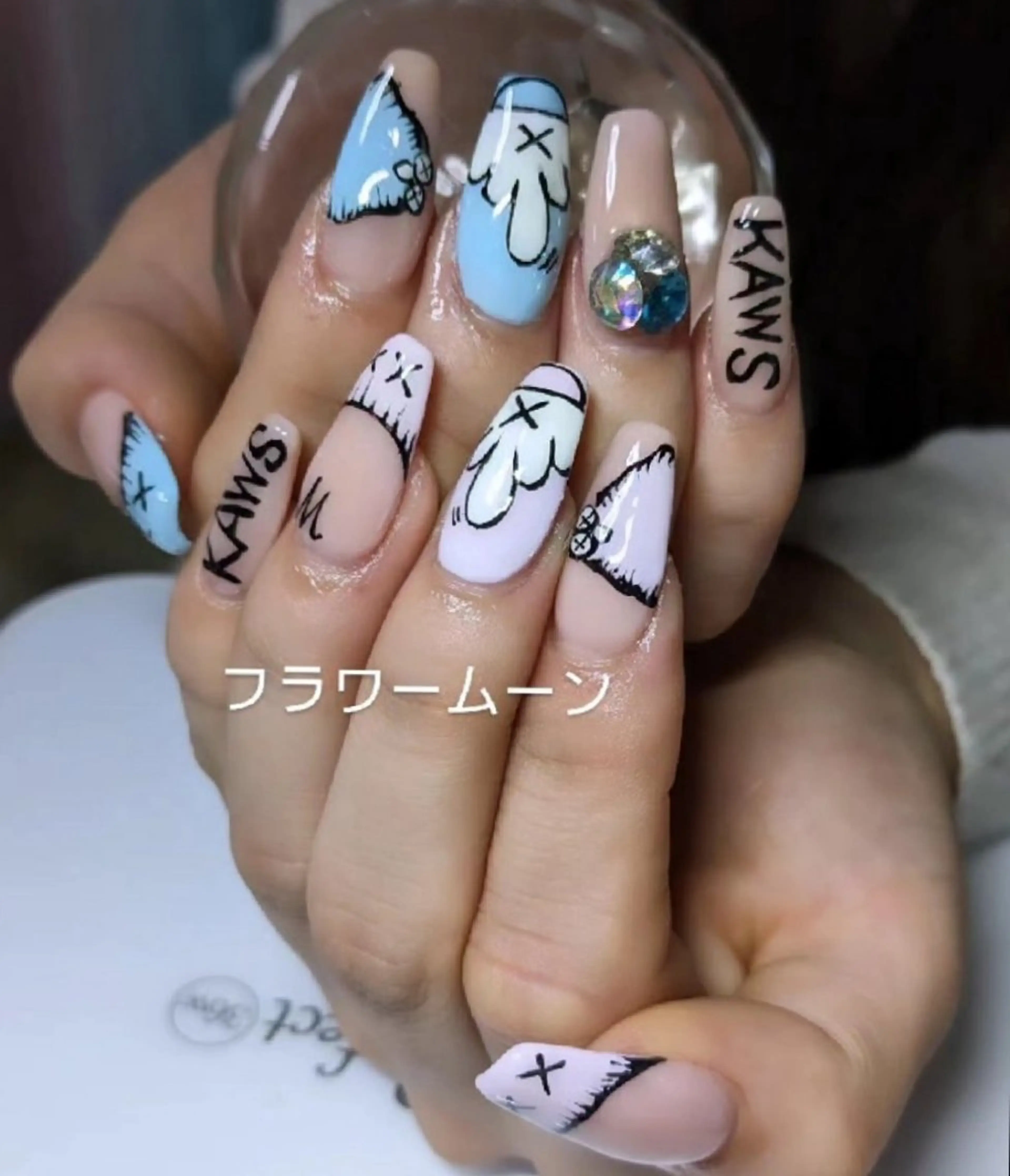 ネイル フラワー ムーンのネイルデザイン