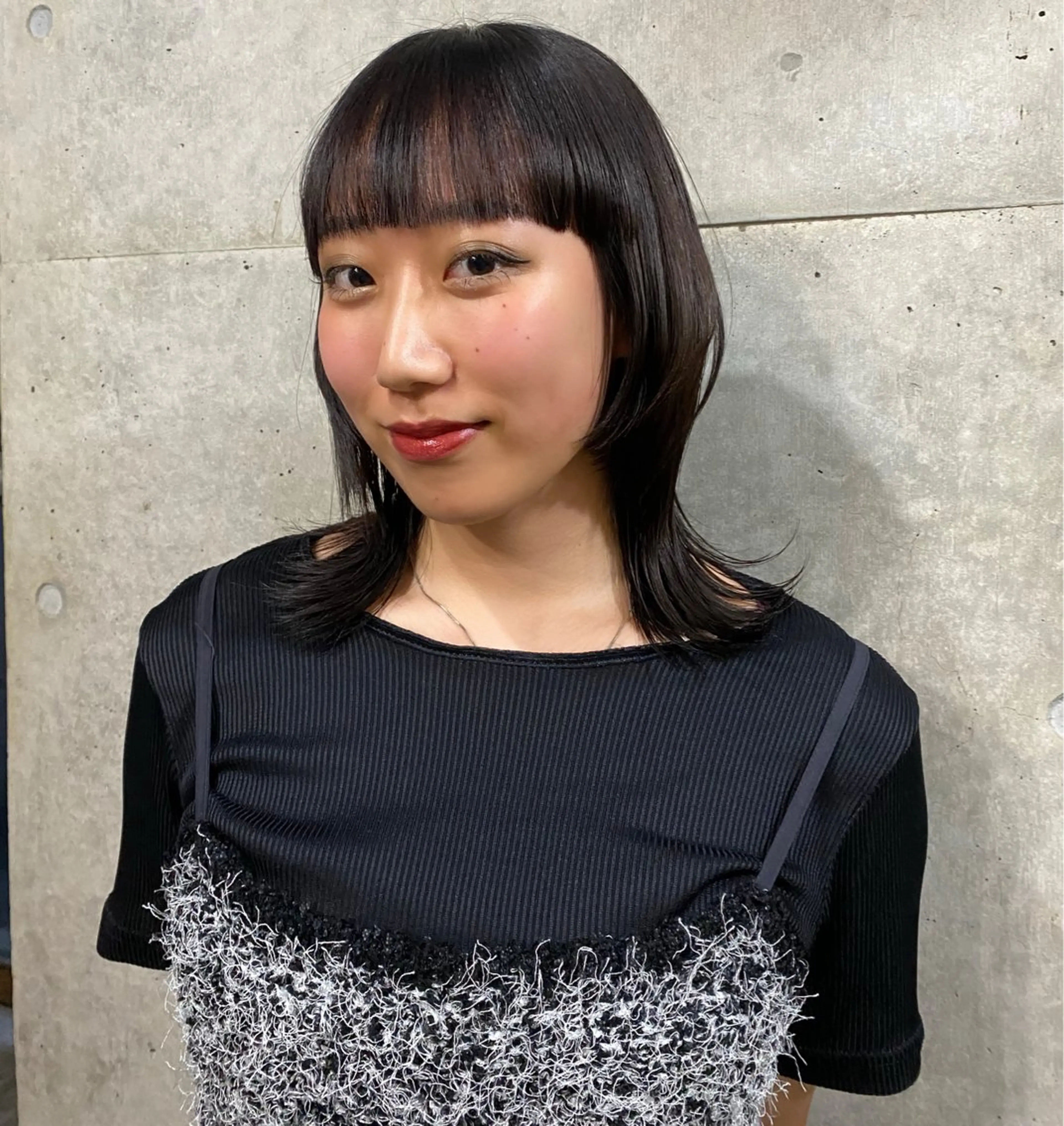 ミディアム 顔まわりレイヤー 顔周りカット レイヤーカット ブリーチカラー🎀 LiLi🫧のヘアスタイル