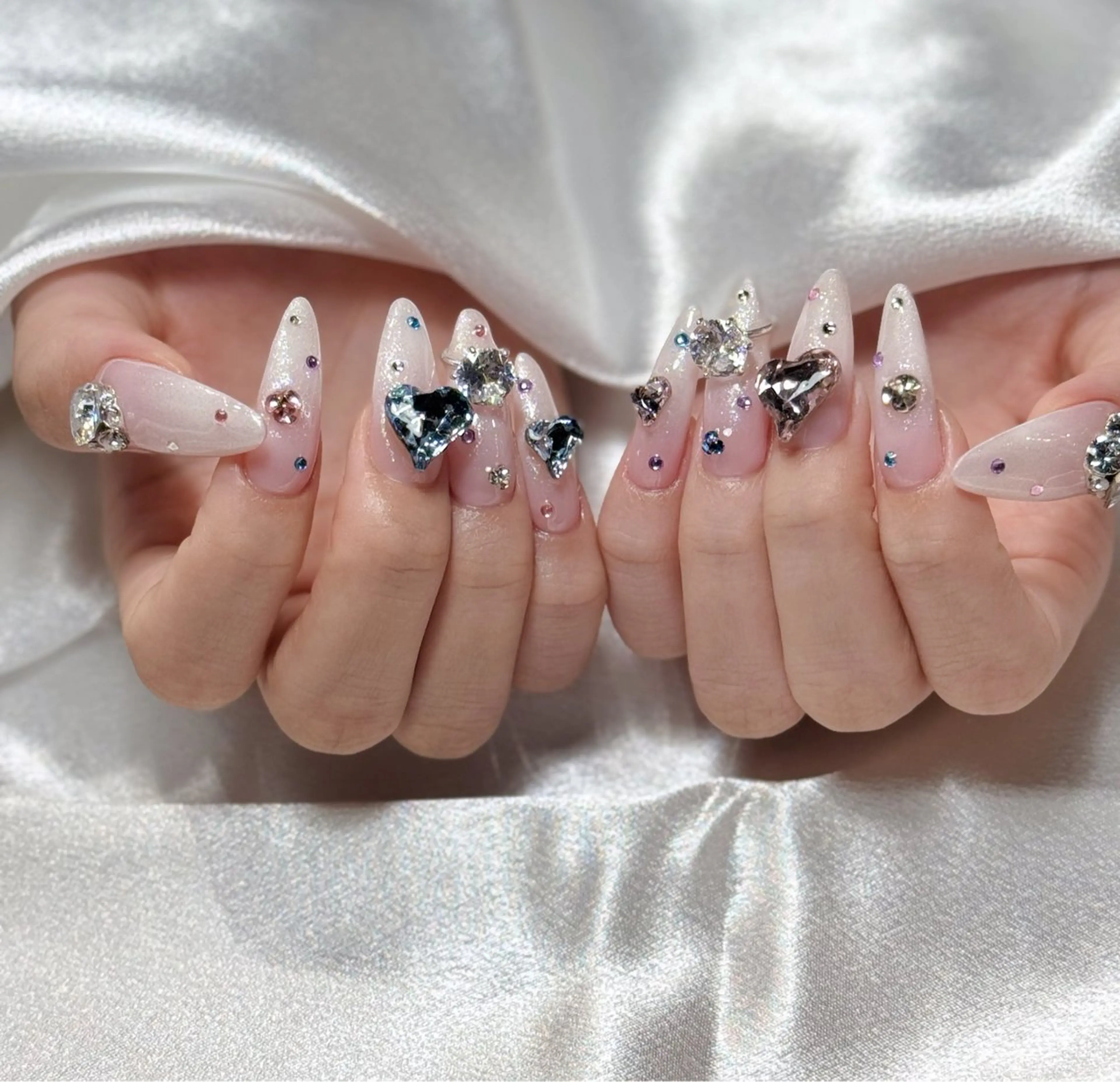 ネイル オーロラネイル チークネイル フットネイル フレンチネイル ジェルネイル ハンドネイル Nichi Nailsのネイルデザイン