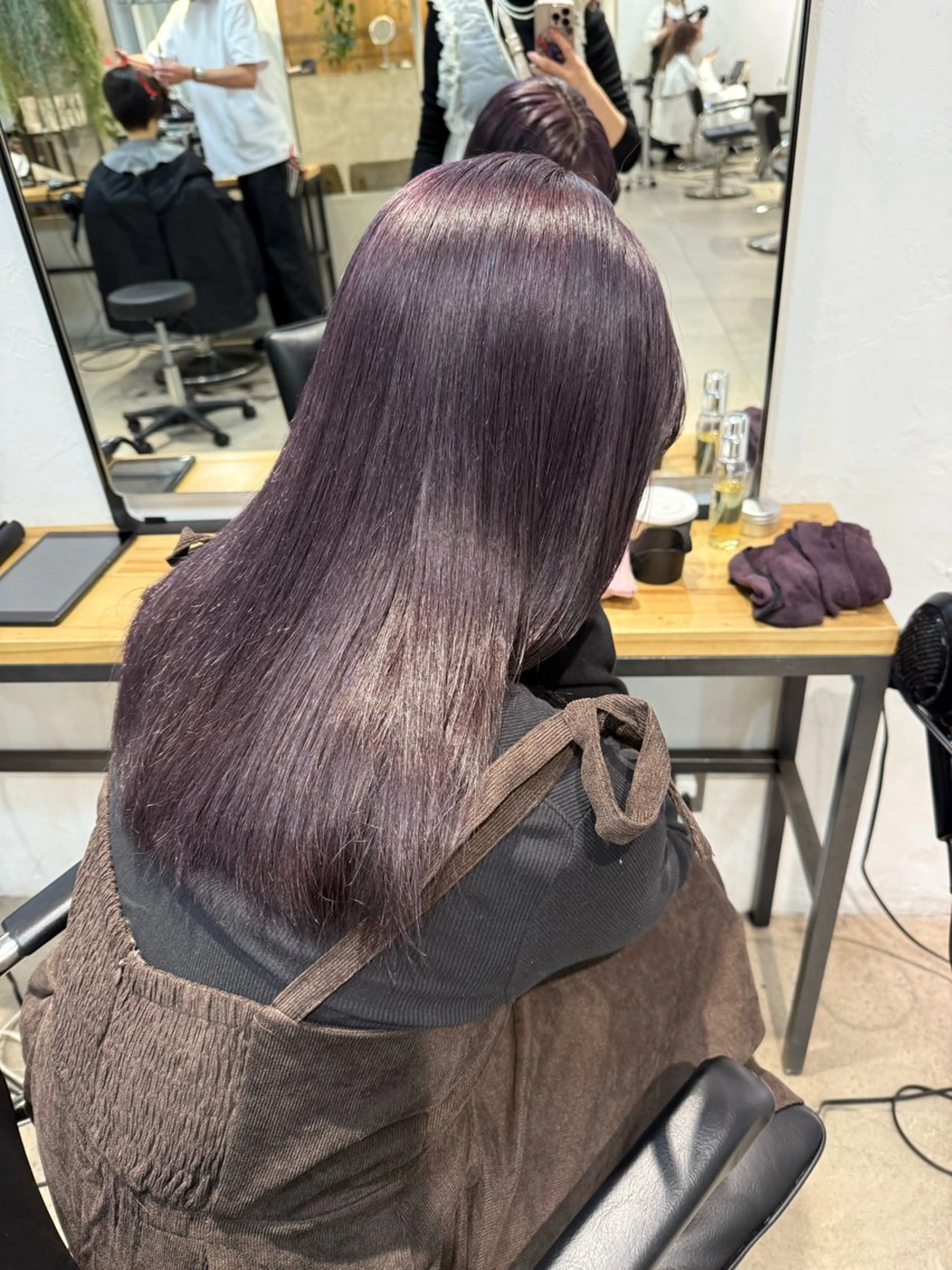 セミロング カラー ミルクティー× グレージュMOMOのヘアスタイル