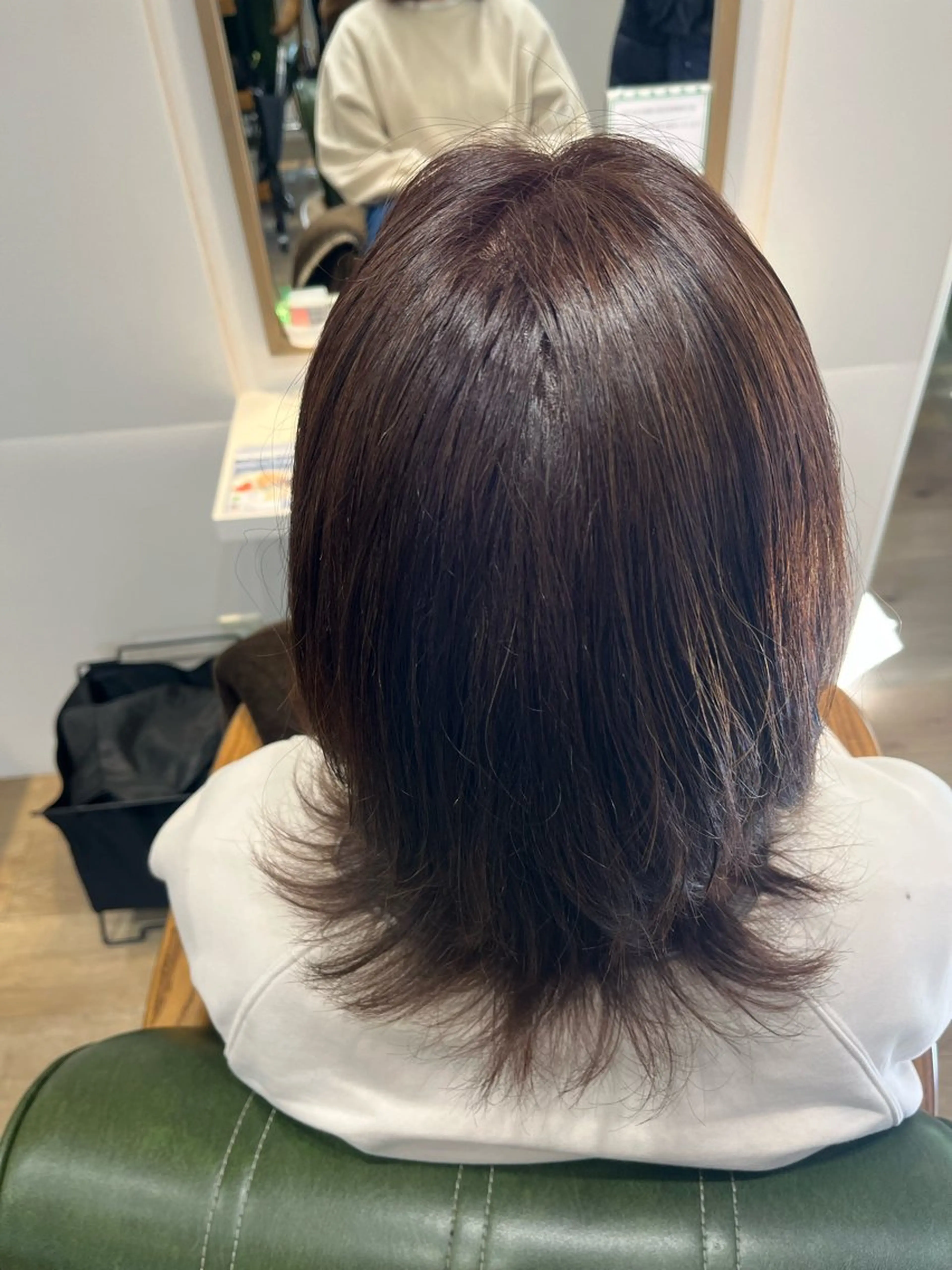 ミディアム 小鴨 美佳のヘアスタイル